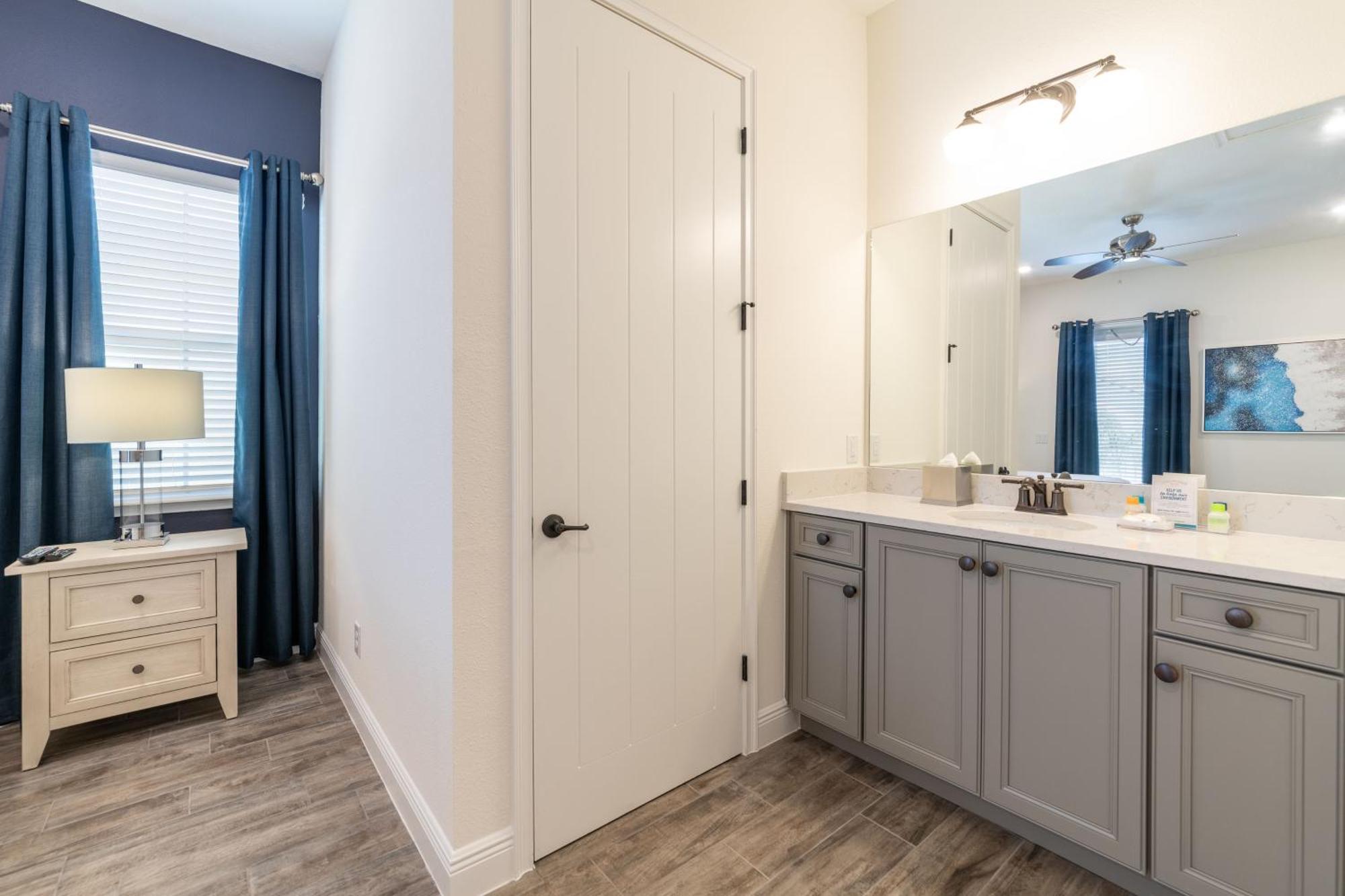 Sunny Yellow Near With Margaritaville Access - 3029sp