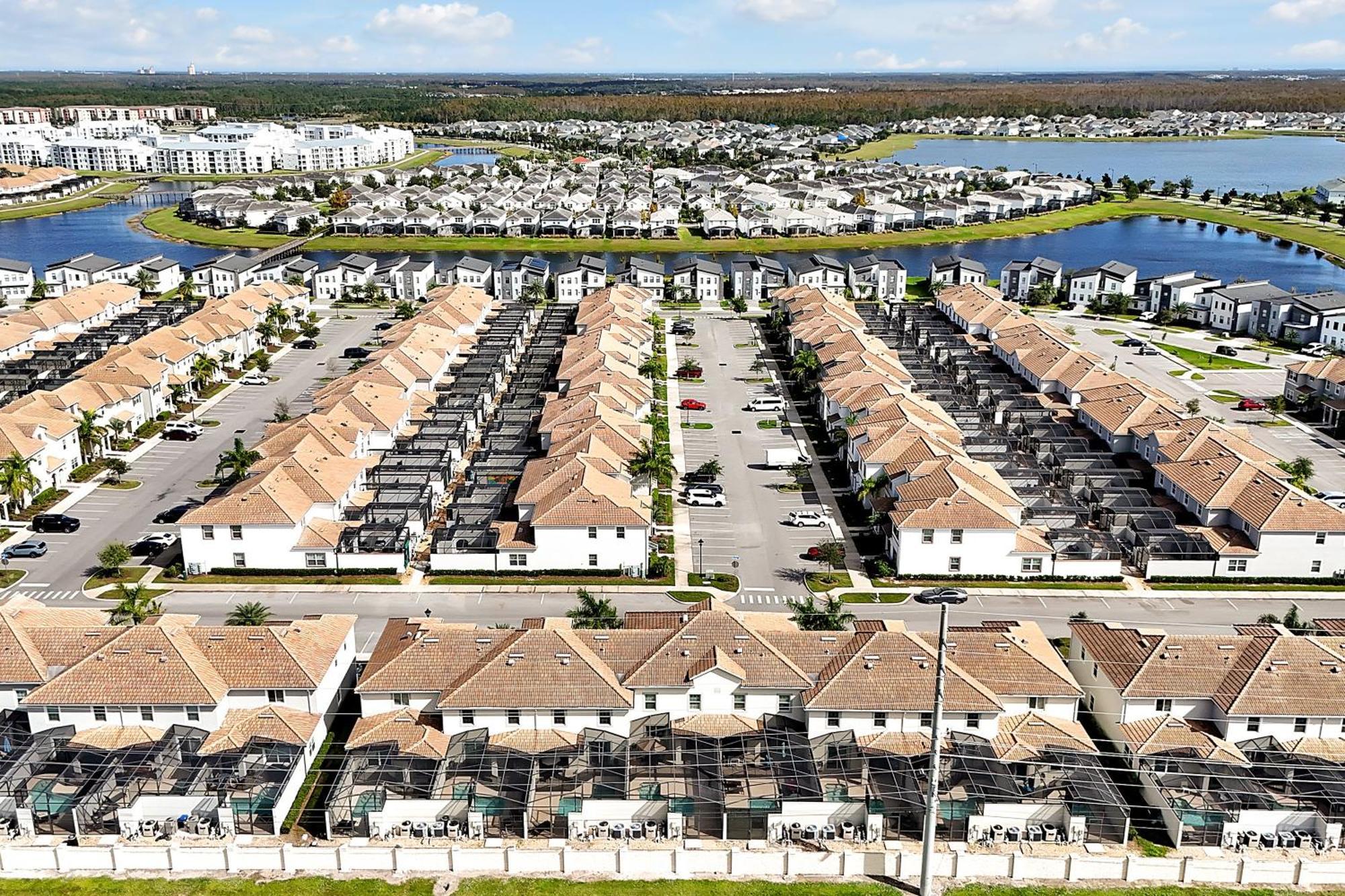 Storey Home: Pool, Gym, Lazy River & Near Holiday home Kissimmee