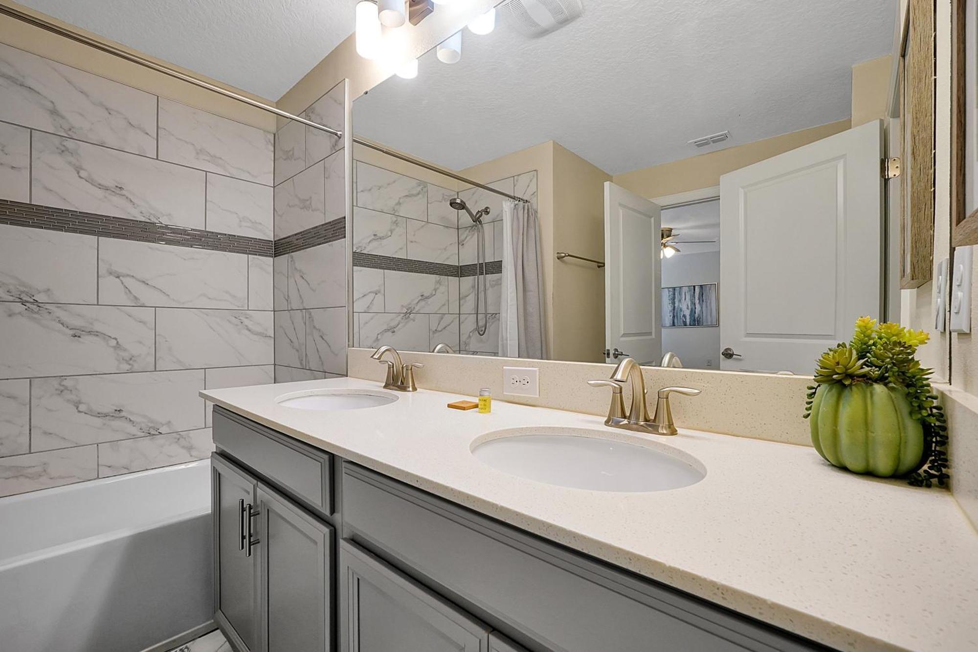 Storey Home: Pool, Gym, Lazy River & Near Holiday home Kissimmee
