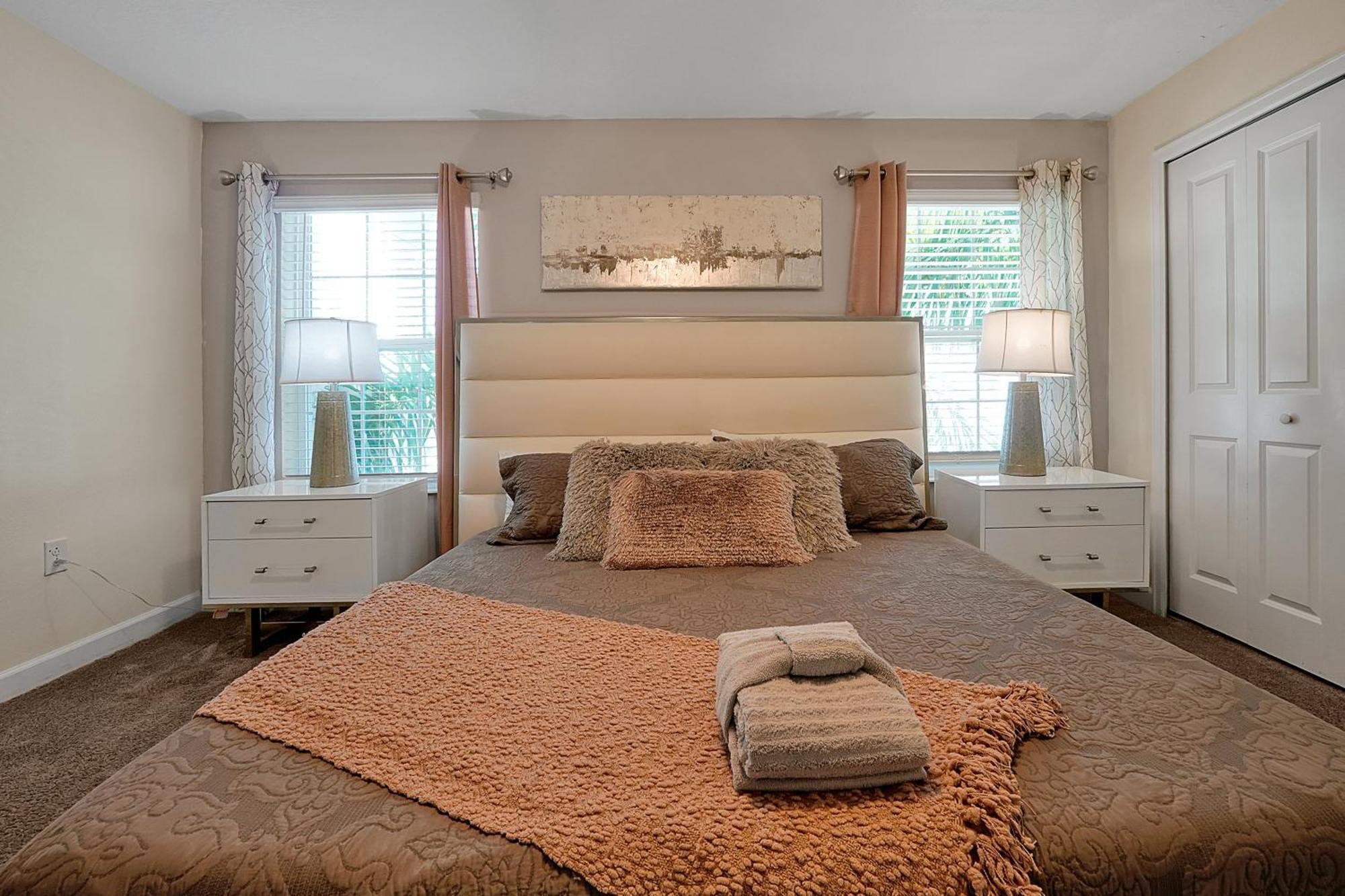 Storey Home: Pool, Gym, Lazy River & Near *