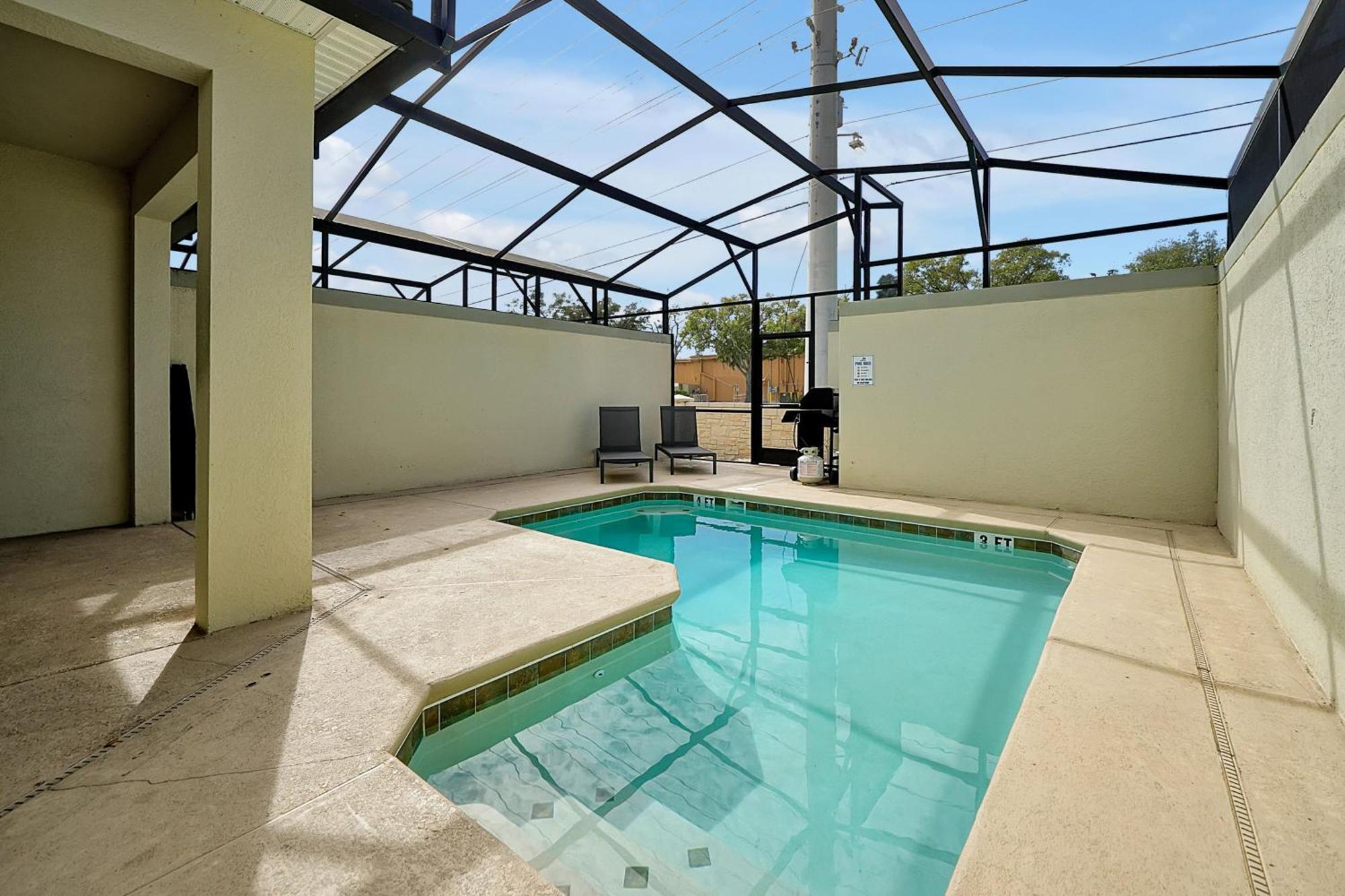 Storey Home: Pool, Gym, Lazy River & Near *