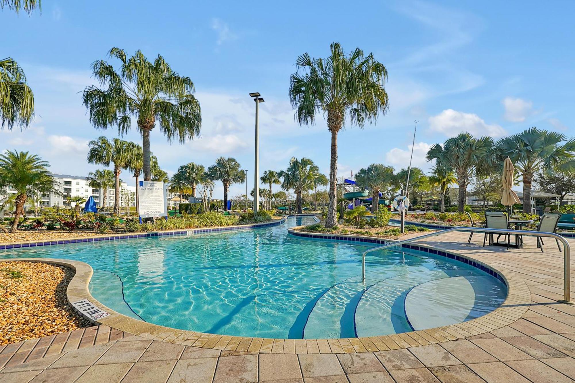 Storey Home: Pool, Gym, Lazy River & Near