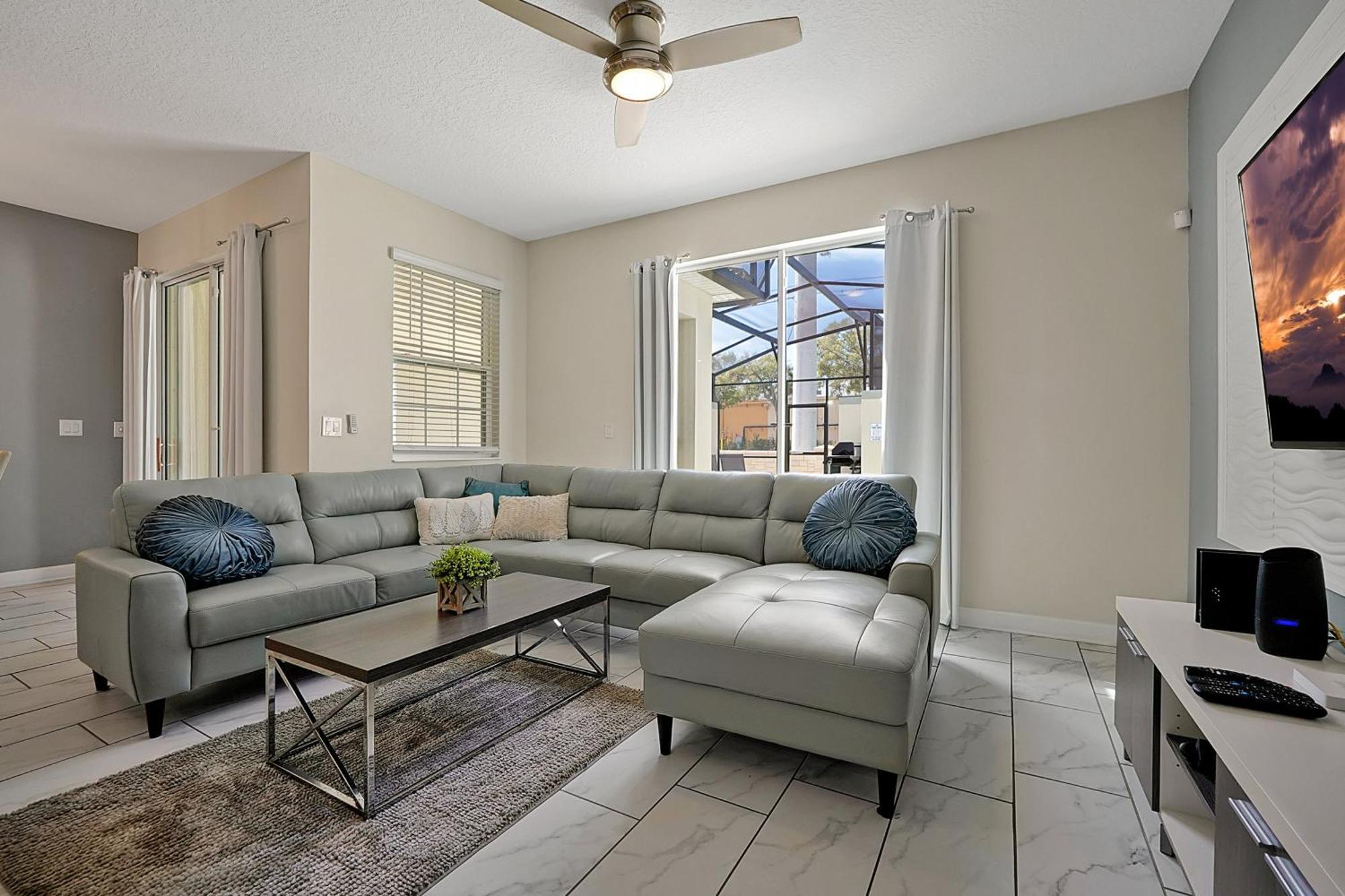 Holiday home Storey Home: Pool, Gym, Lazy River & Near