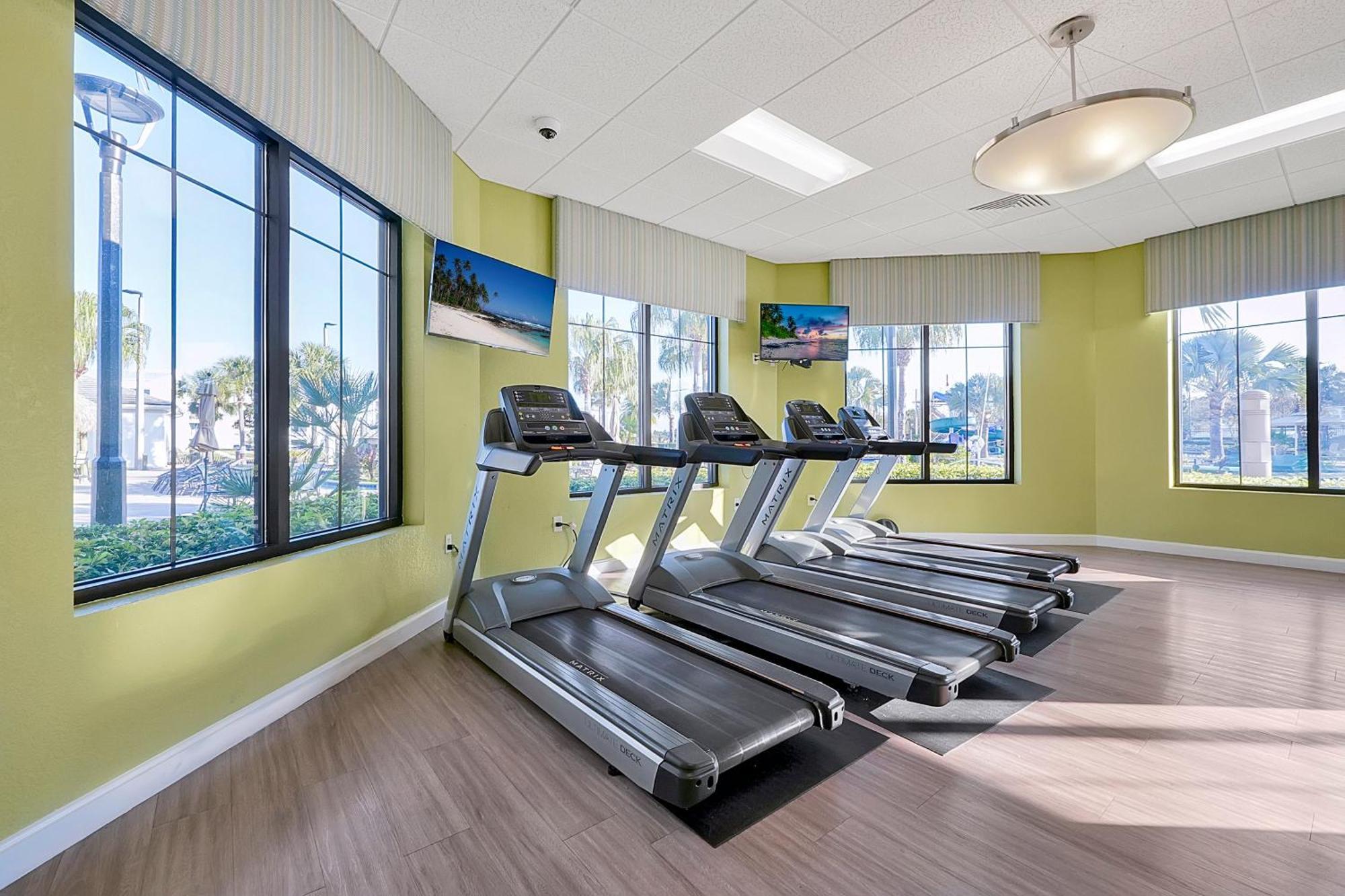 Storey Home: Pool, Gym, Lazy River & Near Holiday home Kissimmee