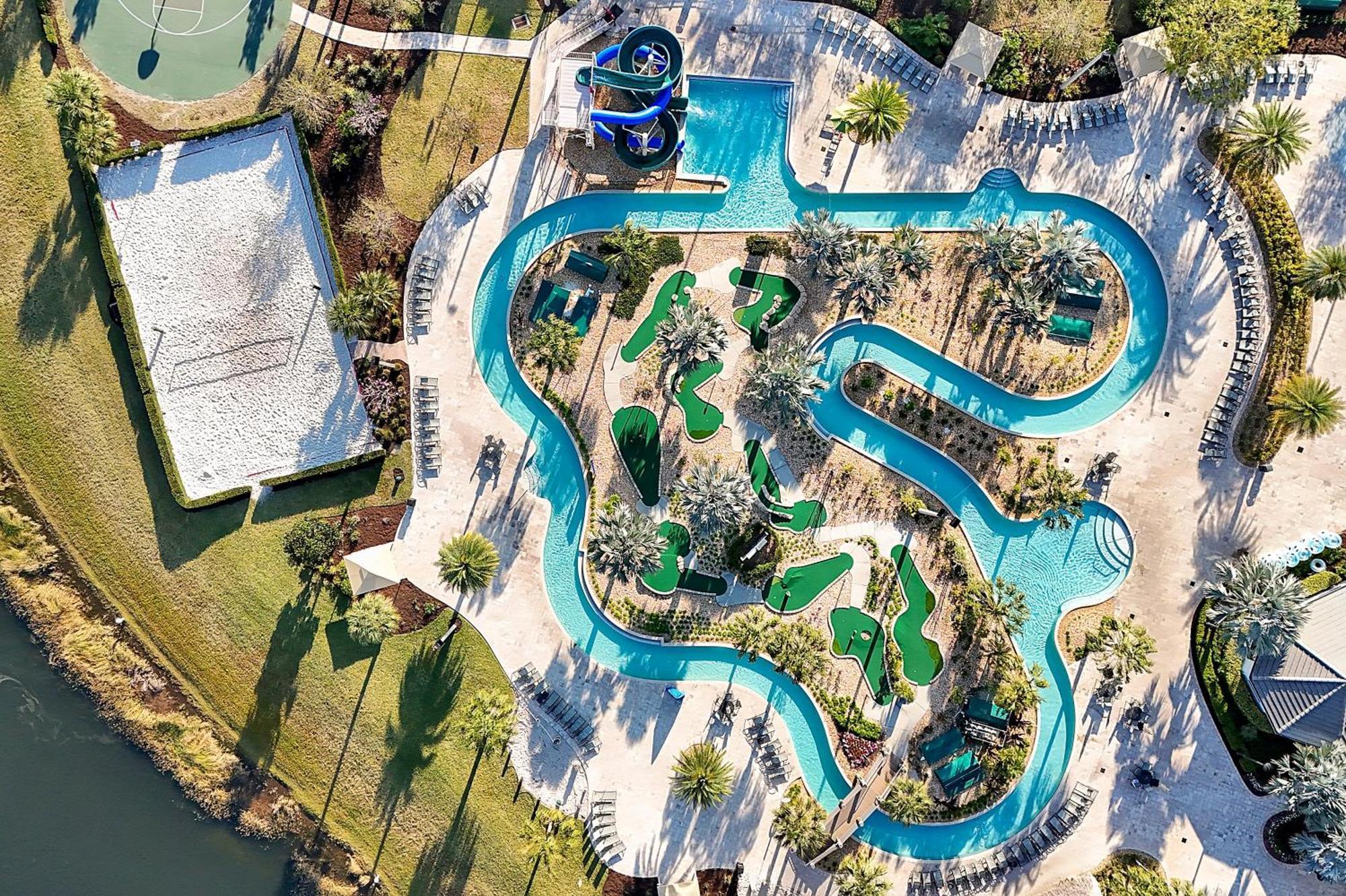 Storey Home: Pool, Gym, Lazy River & Near Holiday home