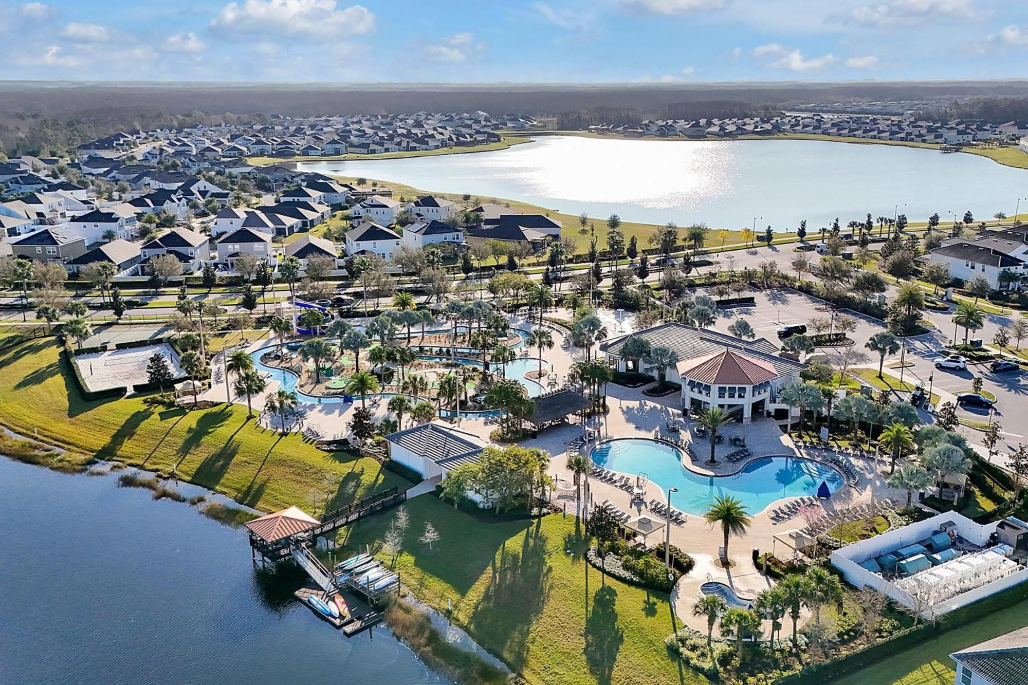 Storey Home: Pool, Gym, Lazy River & Near Holiday home Kissimmee