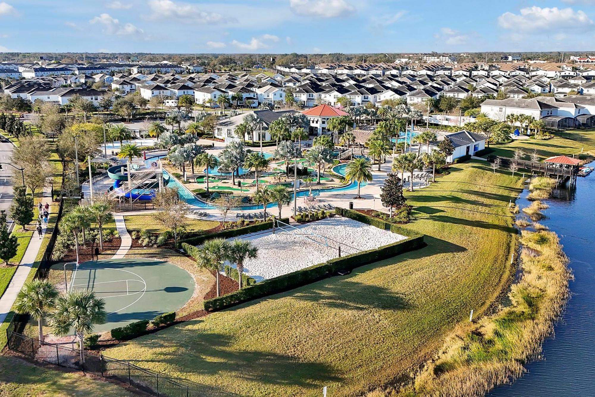 Storey Home: Pool, Gym, Lazy River & Near