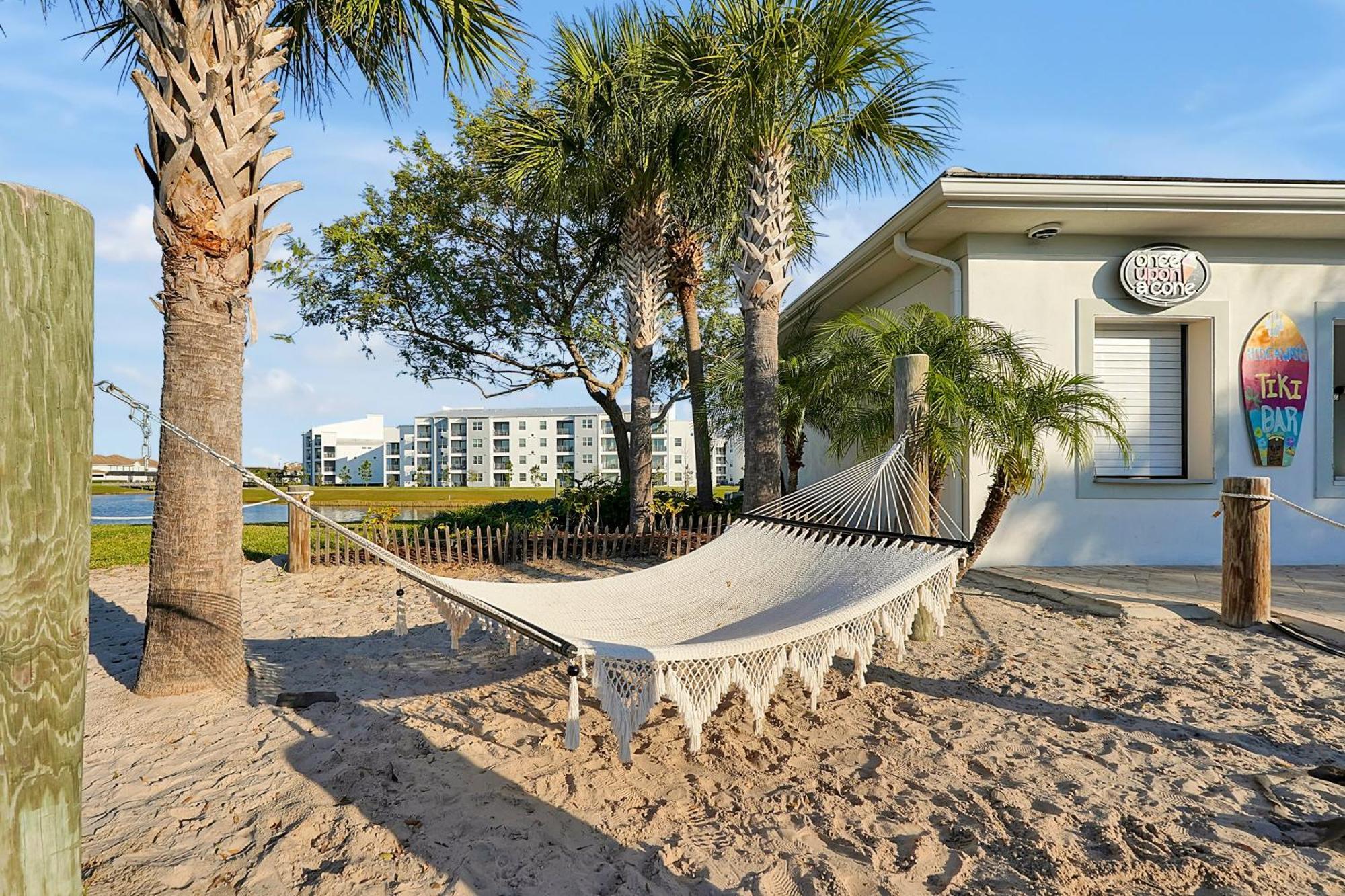 Storey Home: Pool, Gym, Lazy River & Near *