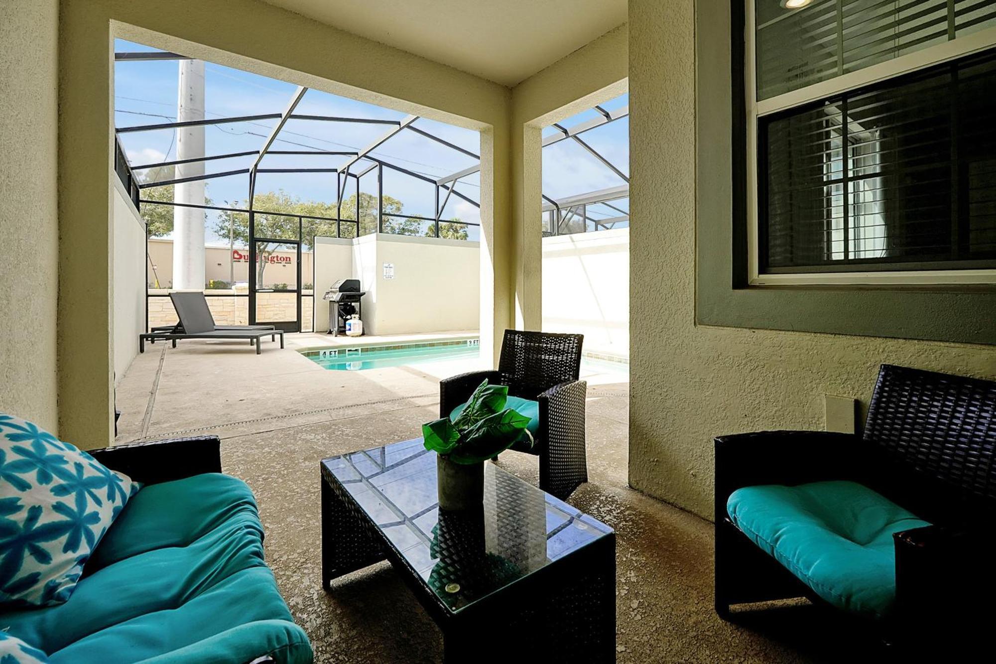Storey Home: Pool, Gym, Lazy River & Near Holiday home