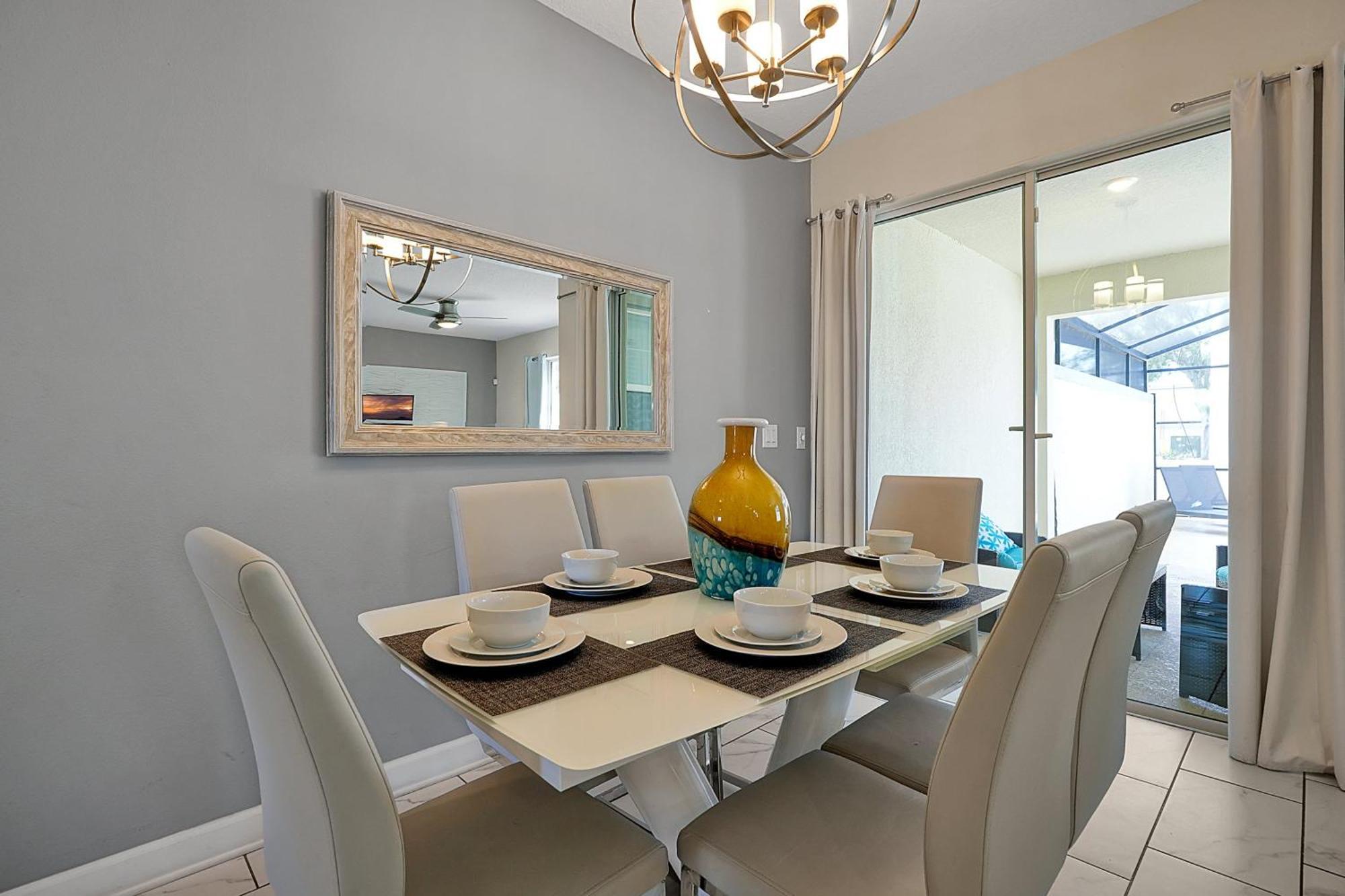 Storey Home: Pool, Gym, Lazy River & Near Holiday home