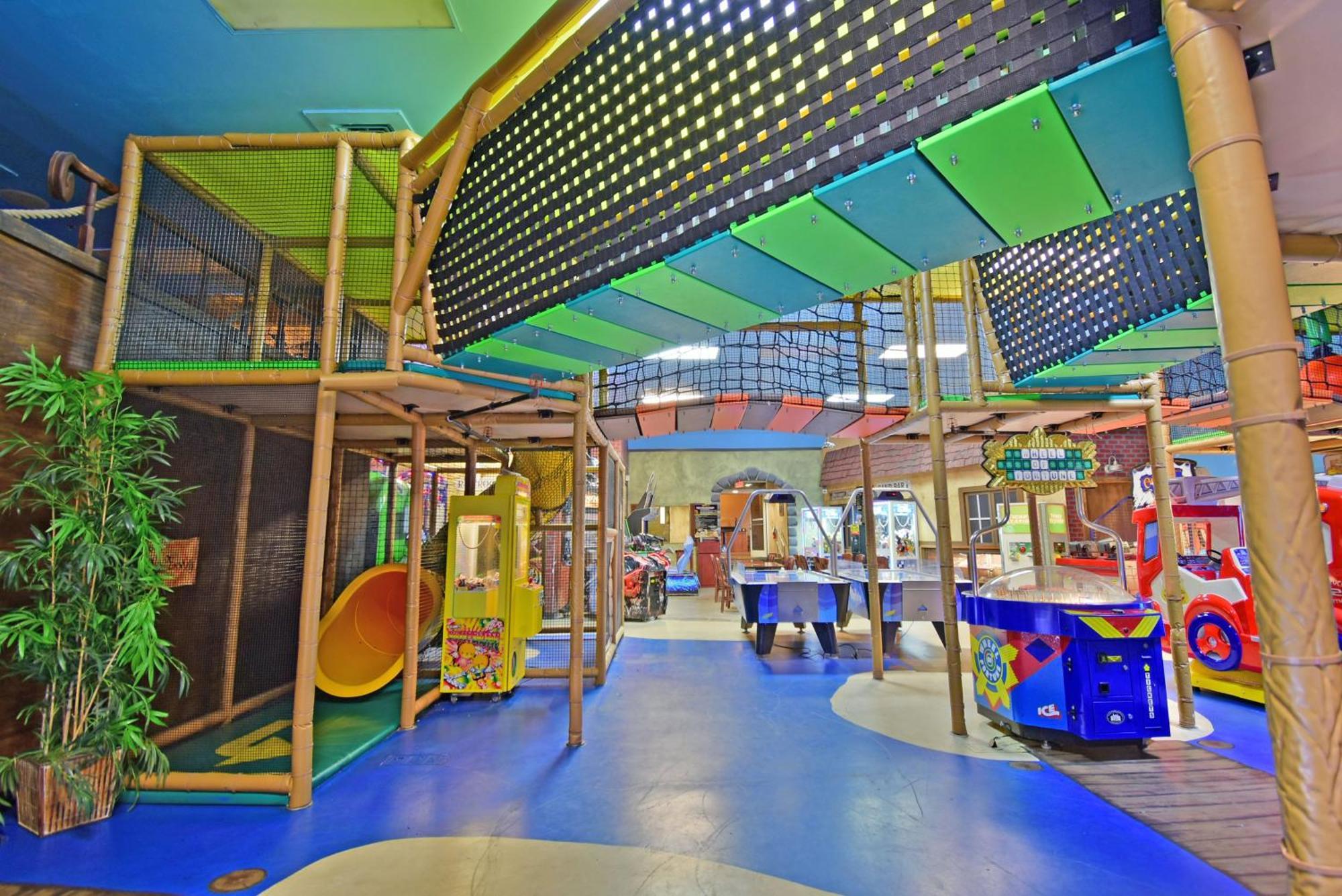 3rd Floor With Elevator And Amenities, Walk To Shops And Dining