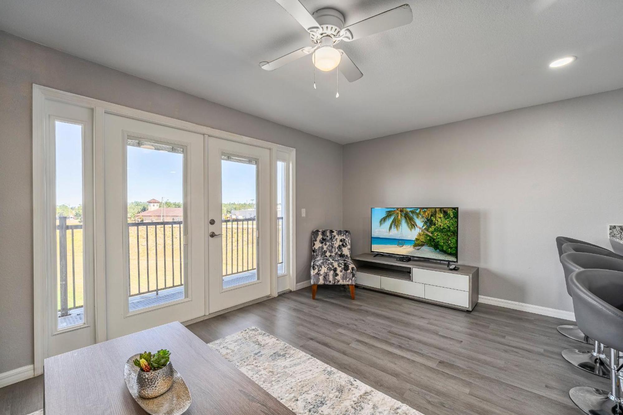 3rd Floor With Elevator And Amenities, Walk To Shops And Dining Holiday home Davenport