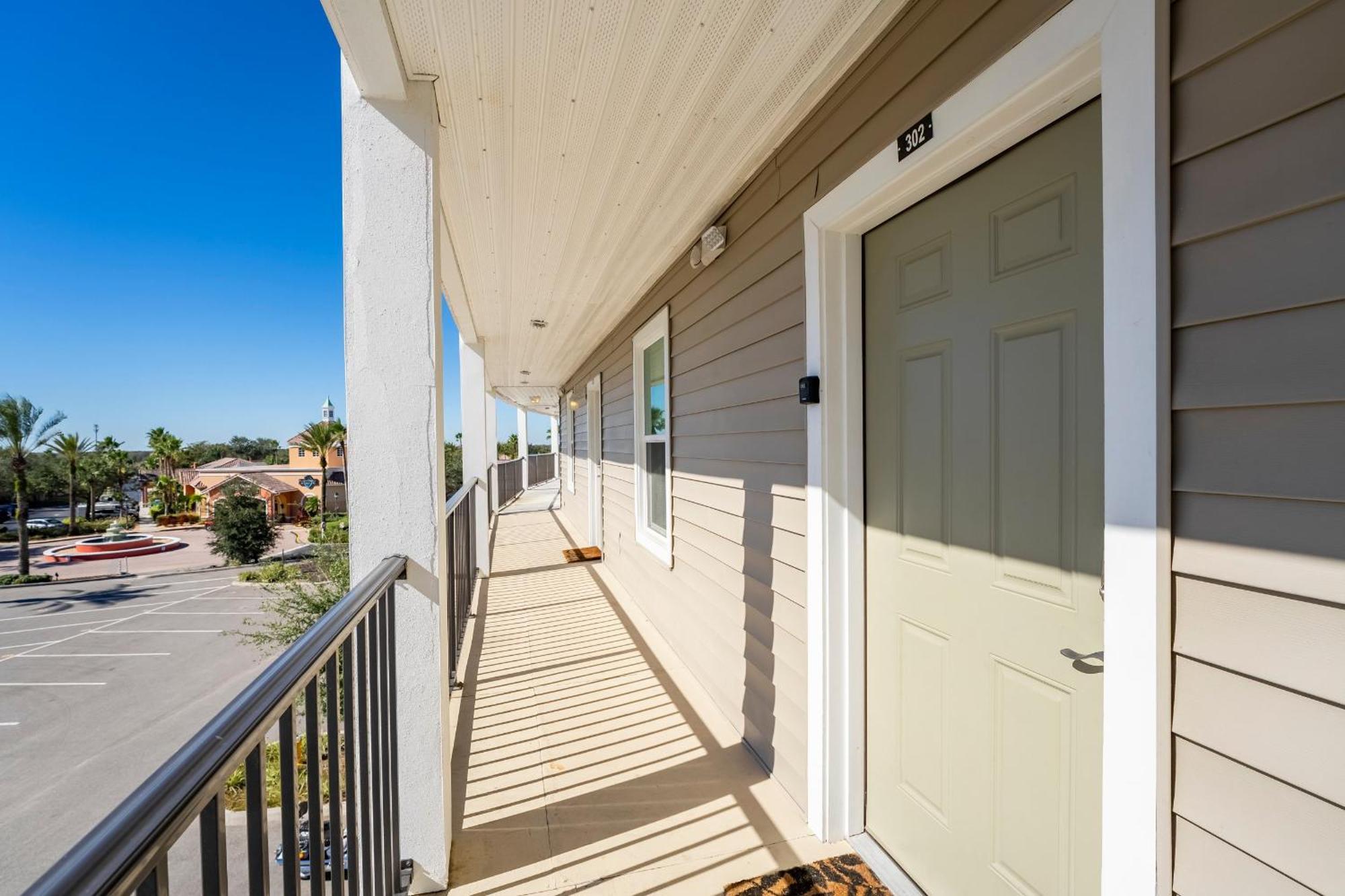 3rd Floor With Elevator And Amenities, Walk To Shops And Dining Holiday home *