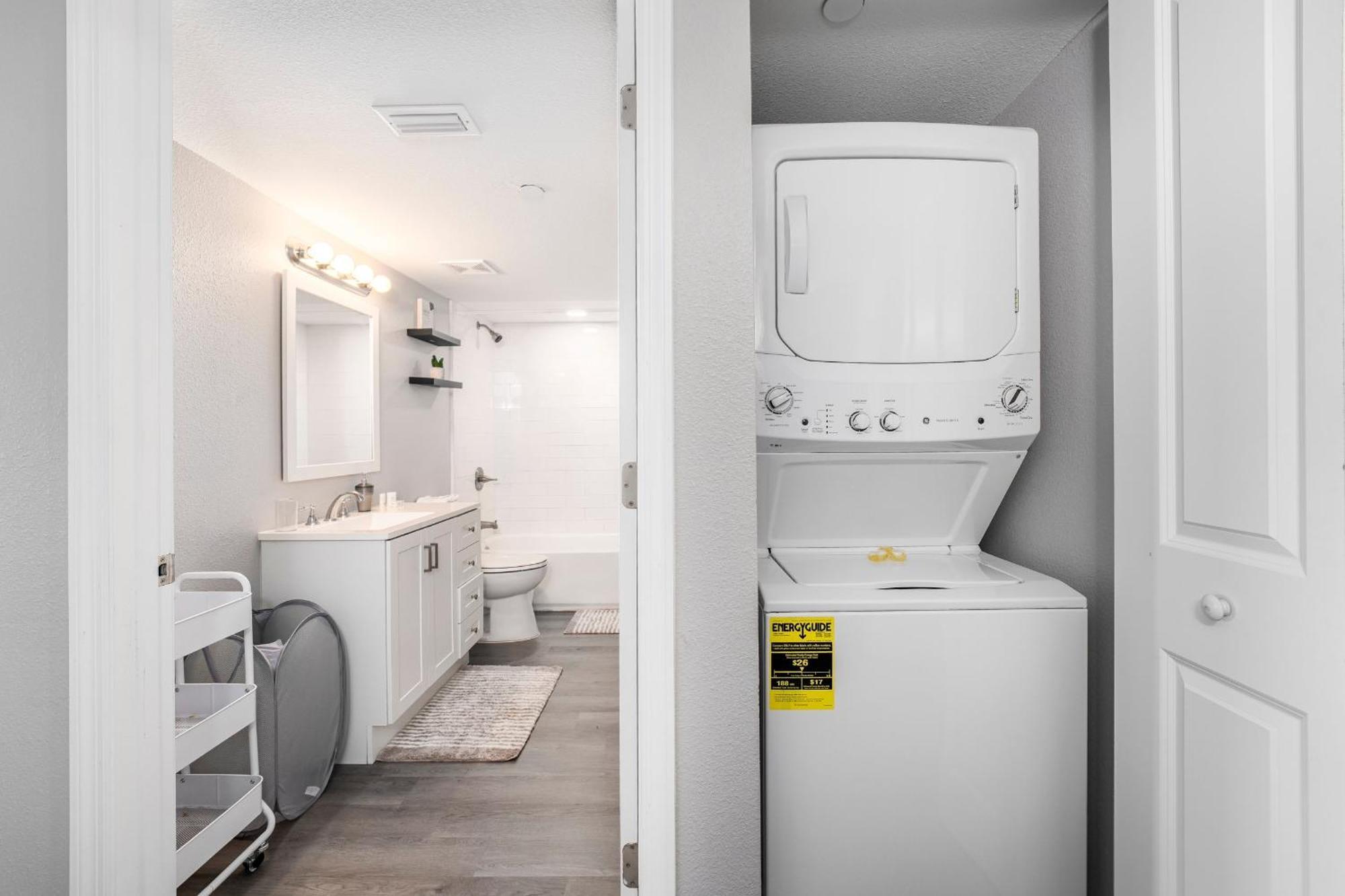 3rd Floor With Elevator And Amenities, Walk To Shops And Dining Davenport