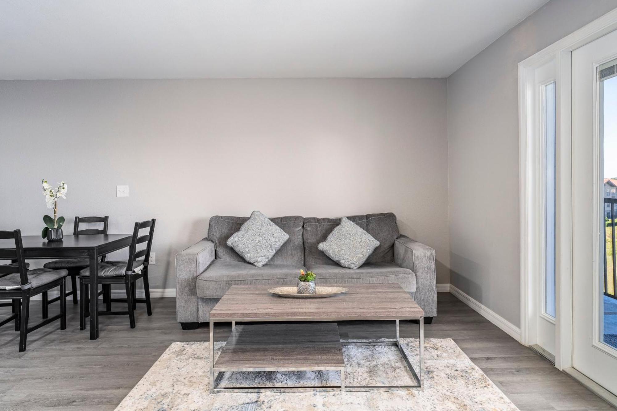 3rd Floor With Elevator And Amenities, Walk To Shops And Dining