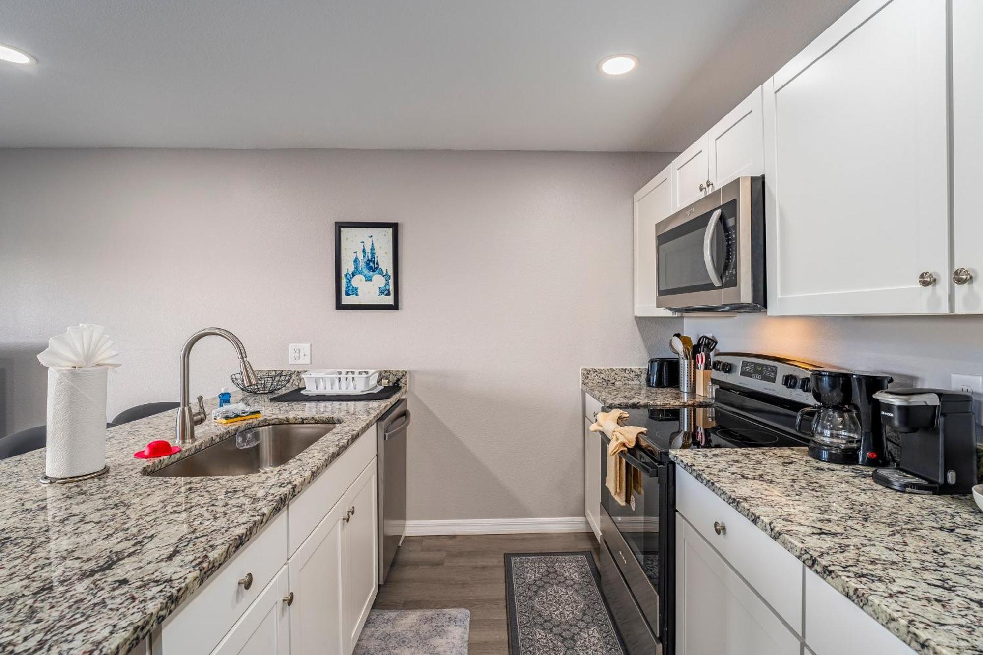 3rd Floor With Elevator And Amenities, Walk To Shops And Dining Holiday home *