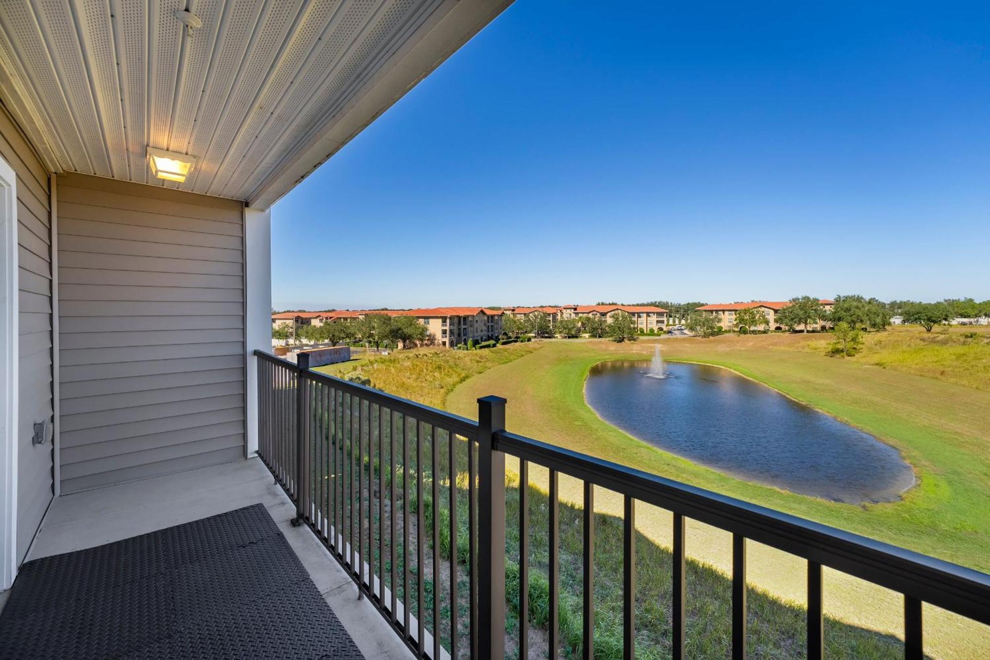 3rd Floor With Elevator And Amenities, Walk To Shops And Dining Holiday home Davenport