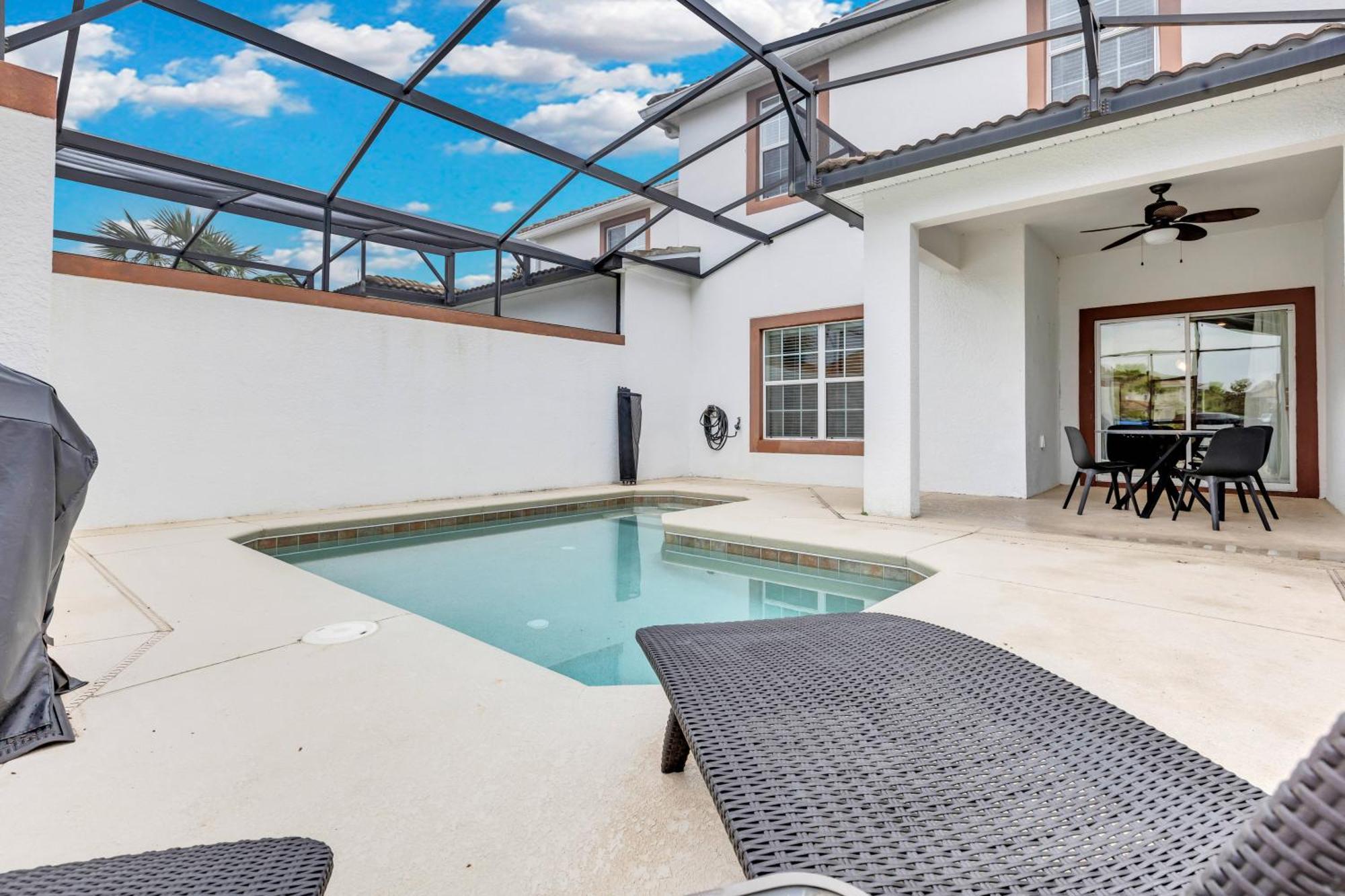 Charming Vacation Townhome W Private Pool Cg1576