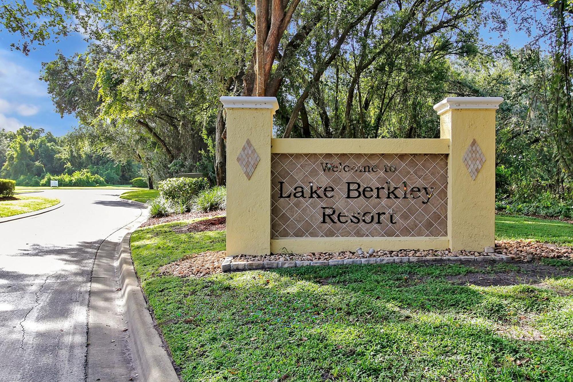 Berkley Home: Pool, Lakefront & Near * Kissimmee