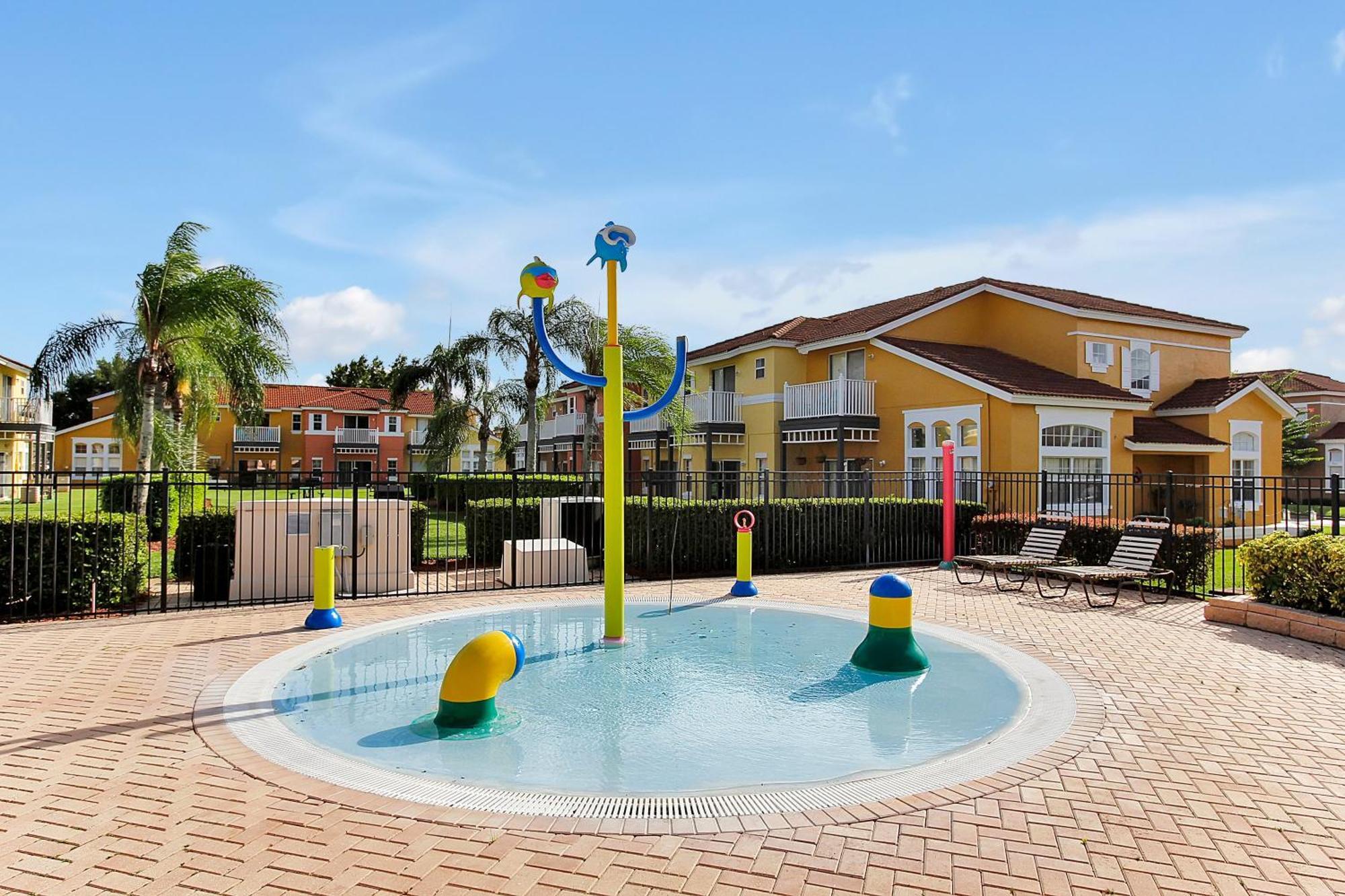 Berkley Home: Pool, Lakefront & Near Holiday home