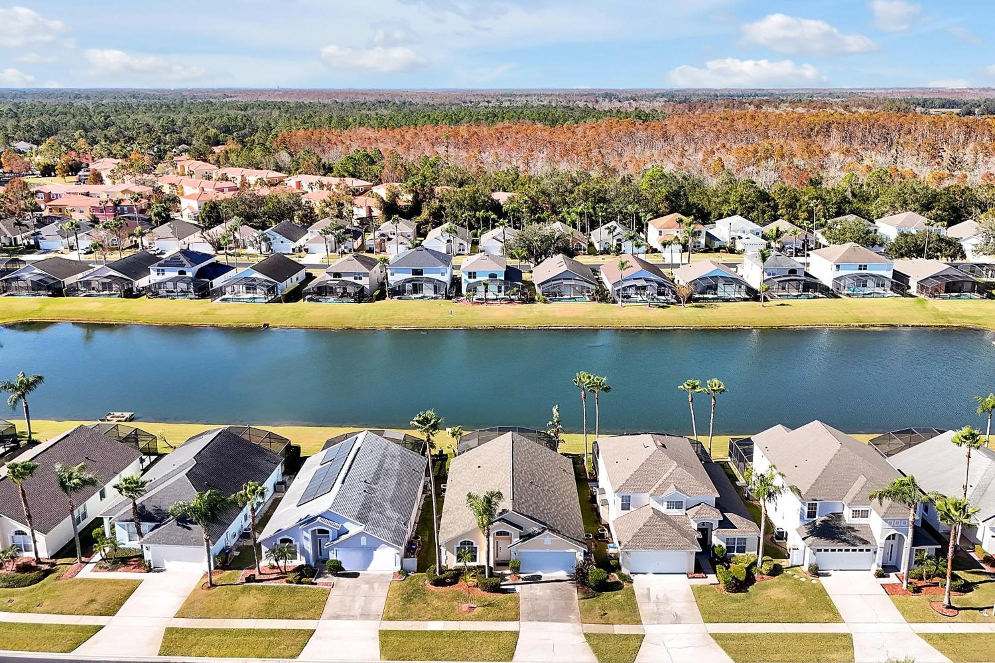 Berkley Home: Pool, Lakefront & Near Kissimmee
