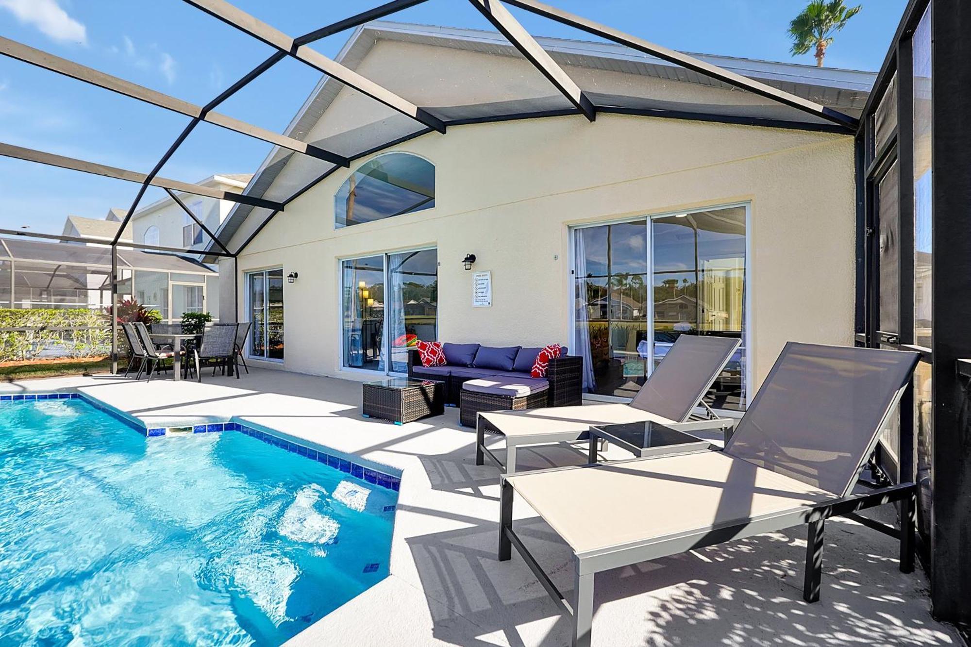 Berkley Home: Pool, Lakefront & Near