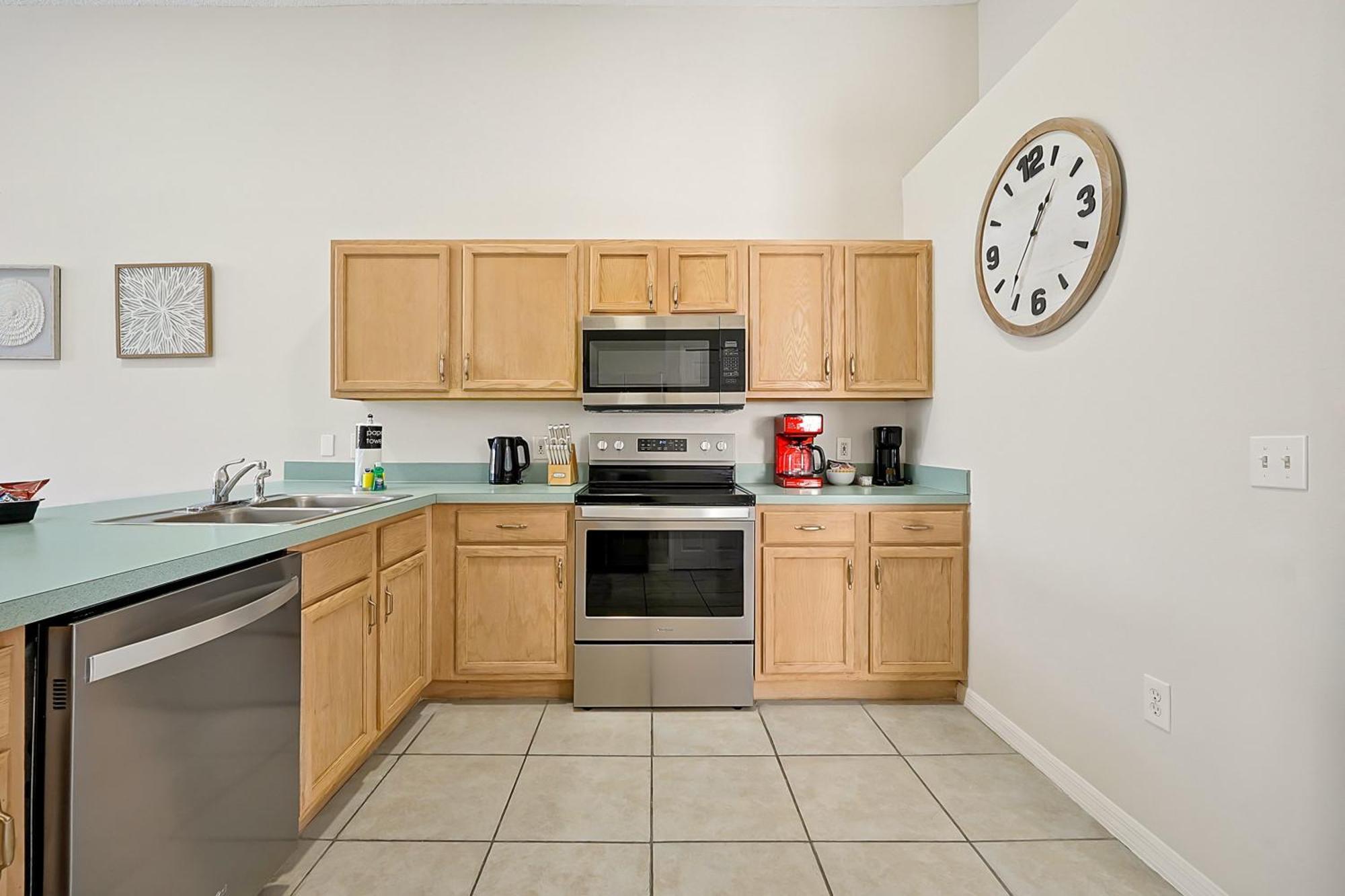 Berkley Home: Pool, Lakefront & Near Holiday home *