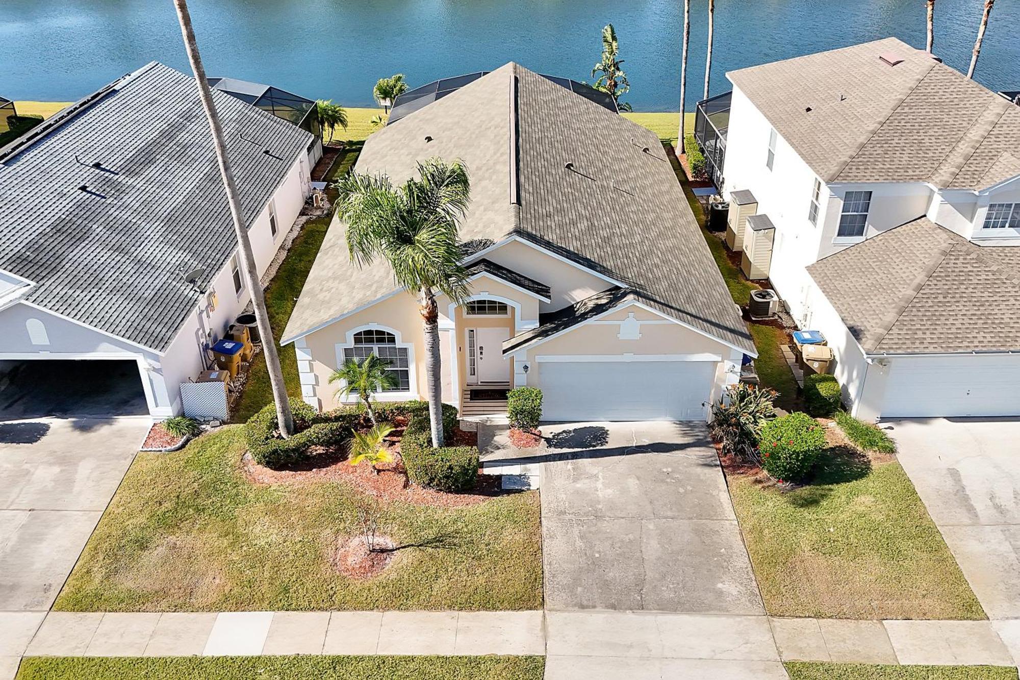 Berkley Home: Pool, Lakefront & Near Holiday home