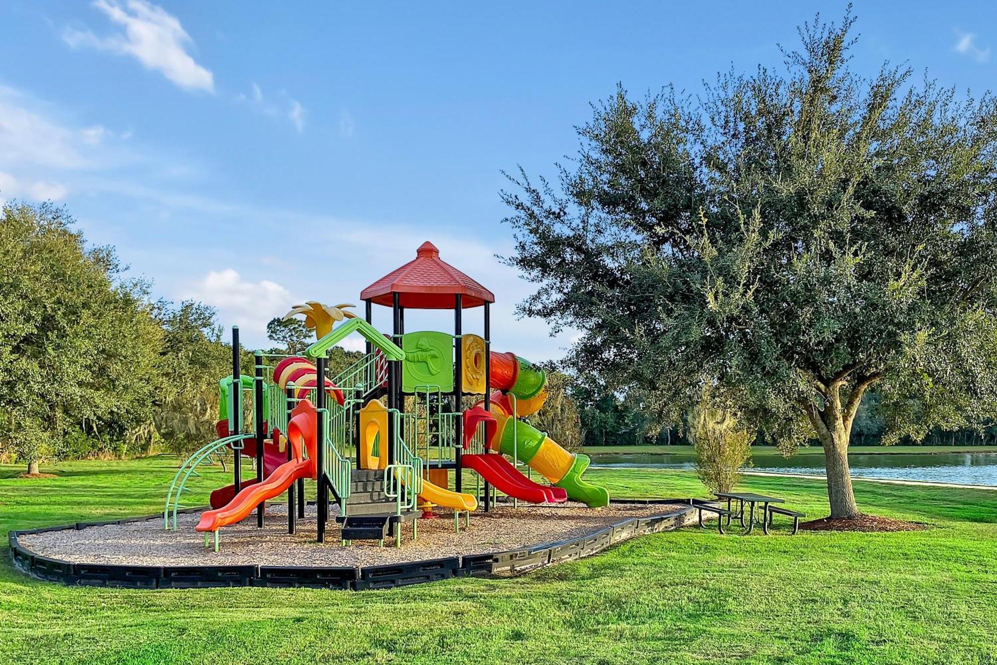 Berkley Home: Pool, Lakefront & Near Holiday home *