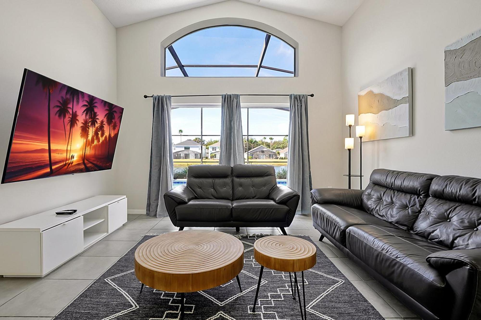 Berkley Home: Pool, Lakefront & Near Kissimmee