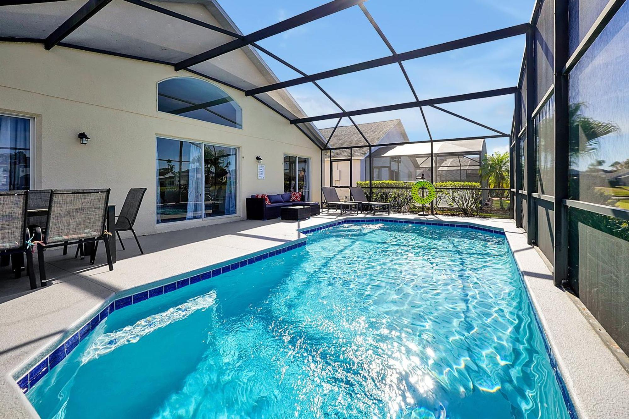 Berkley Home: Pool, Lakefront & Near Holiday home