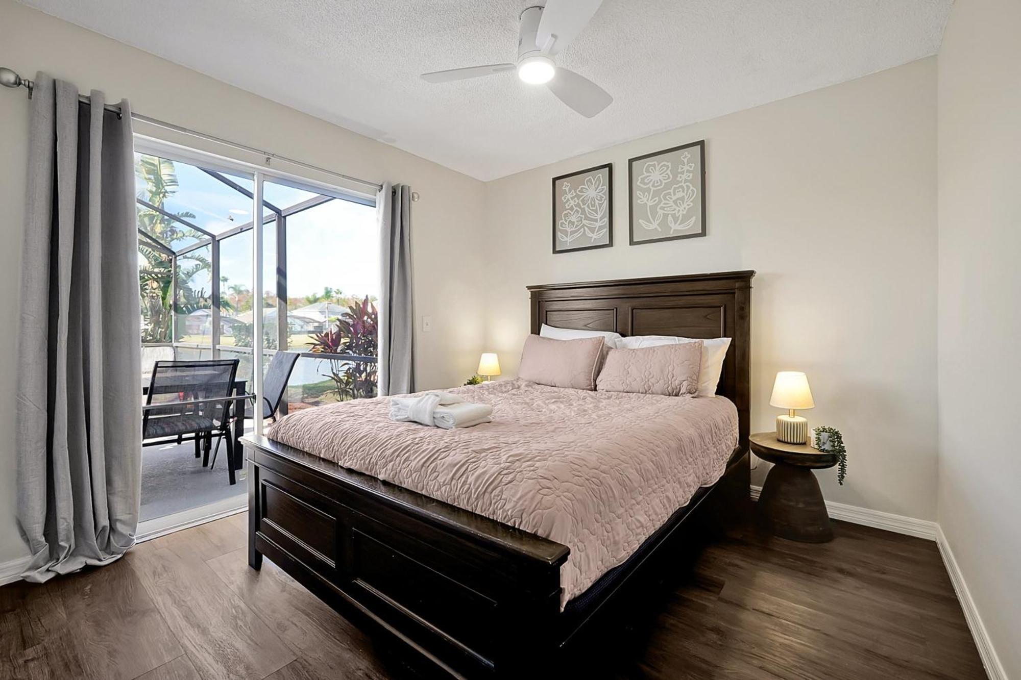 Holiday home Berkley Home: Pool, Lakefront & Near