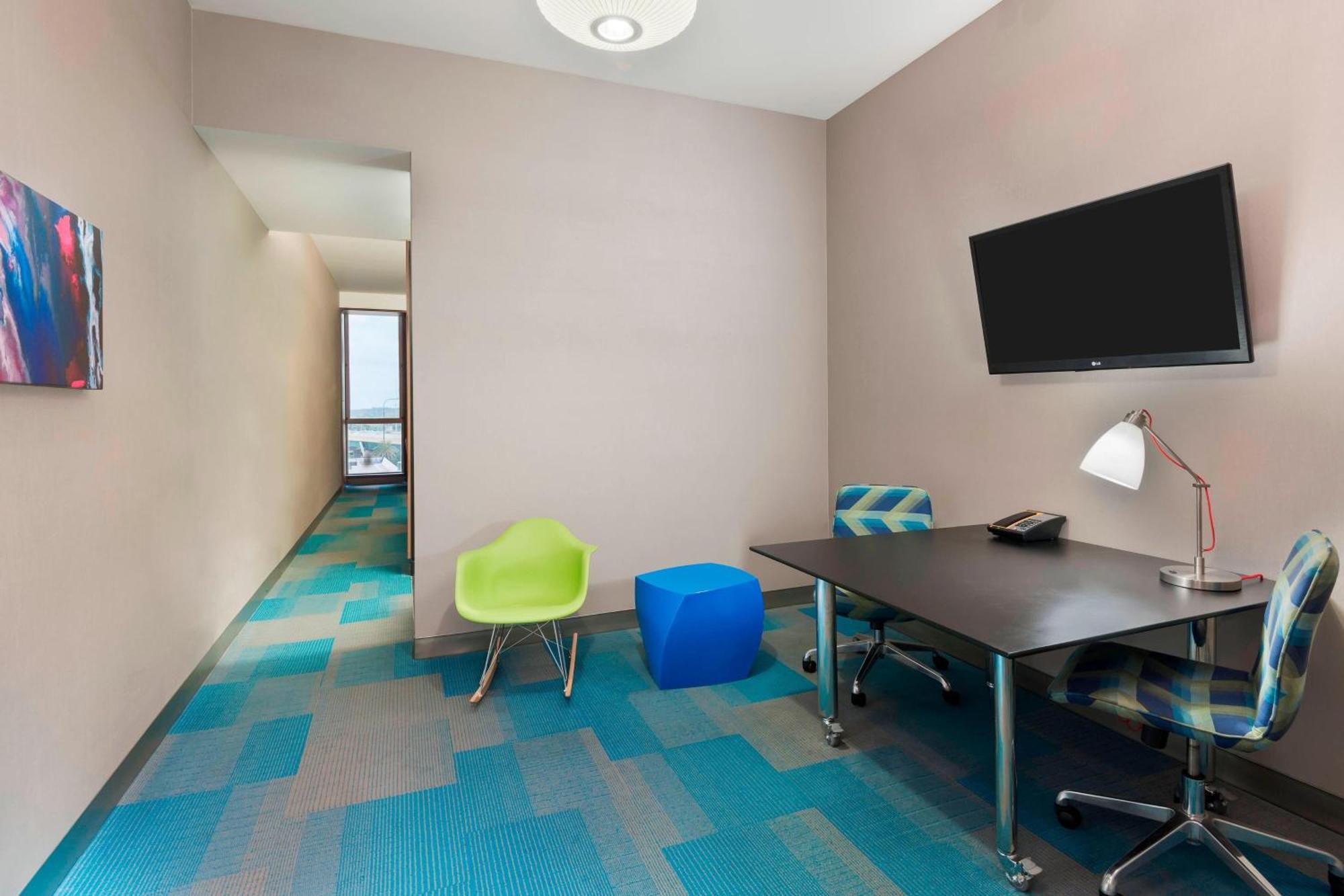 Aloft Downtown Hotel