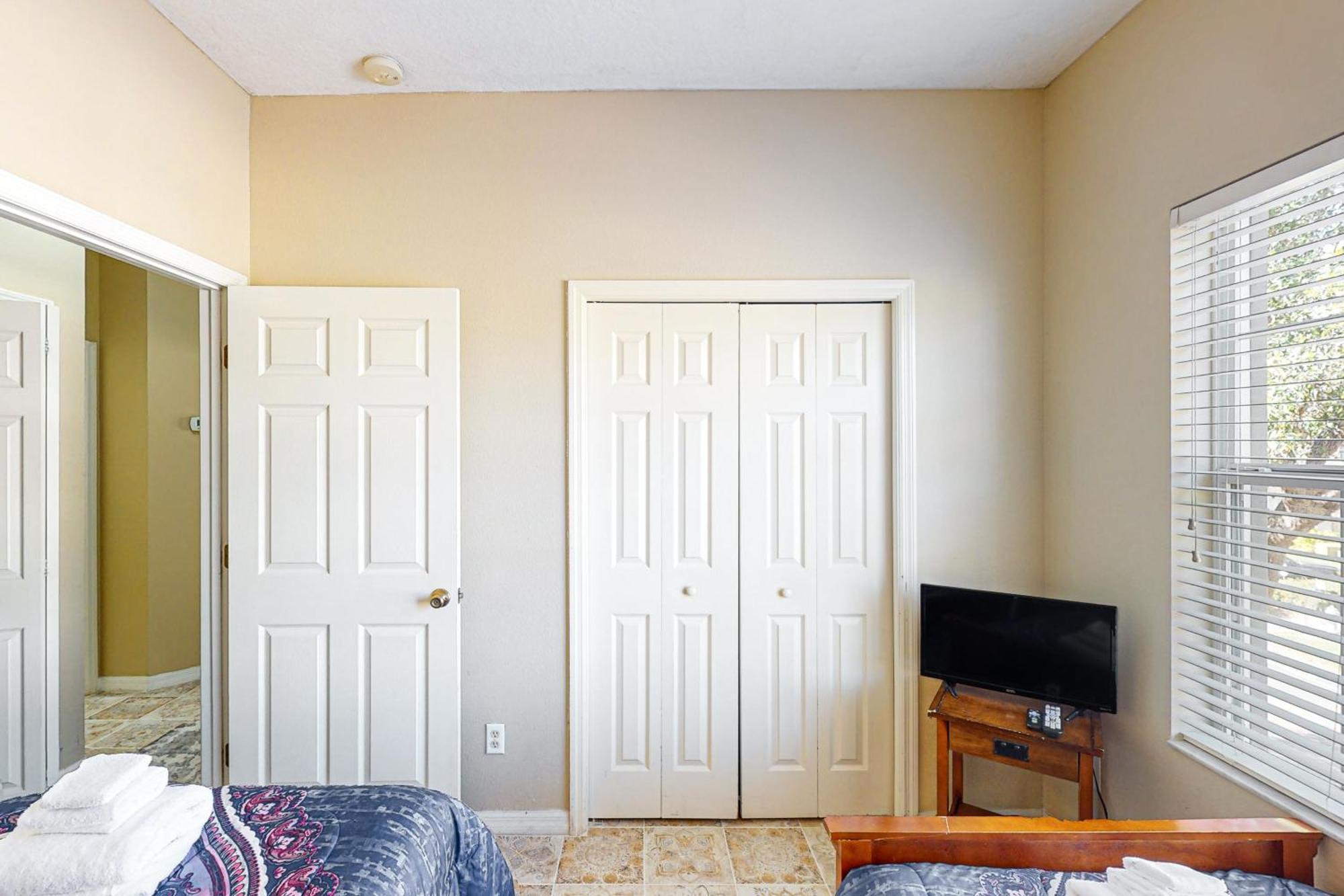 Oakwater Apartment