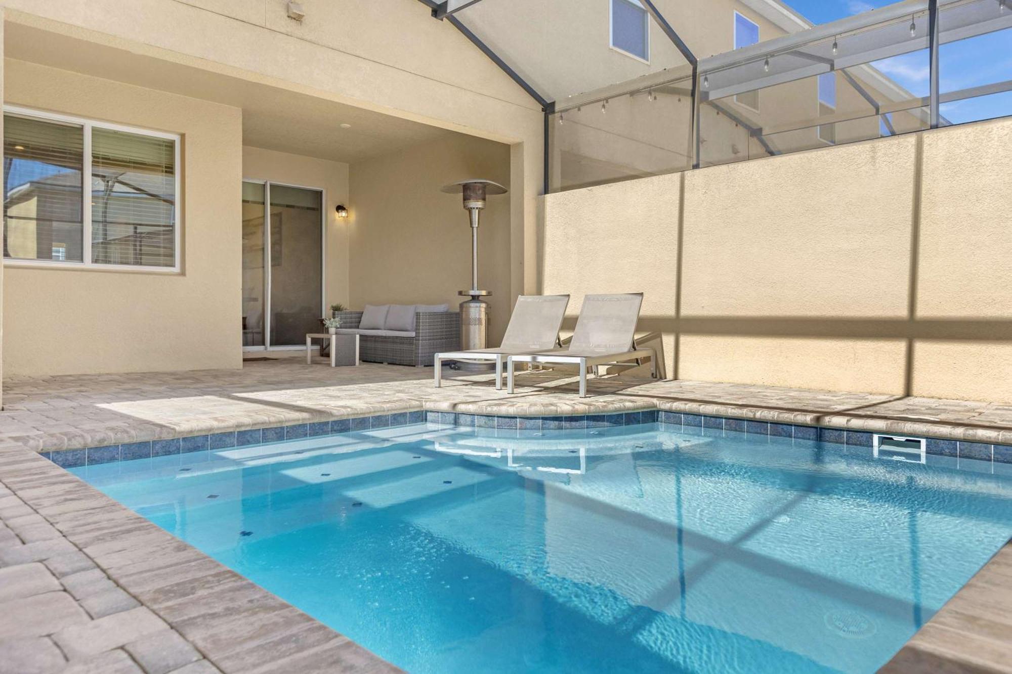 4br With Private Pool Near Holiday home