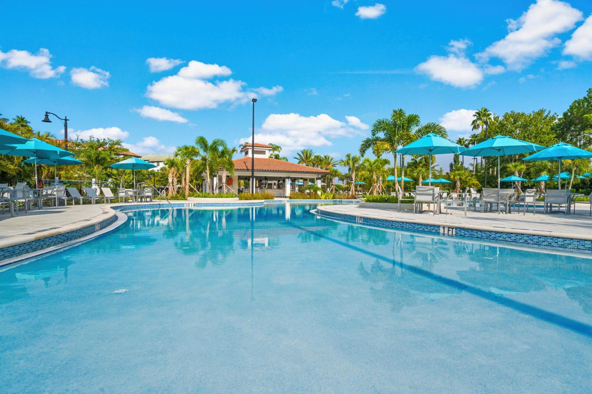 Newly Renovated Lakeview Vista Cay Apartment