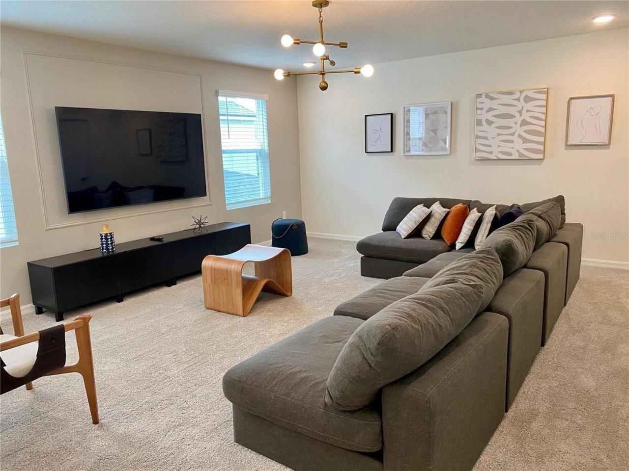 Exquisite Luxury With Pool Retreat - Solara - 8949 *