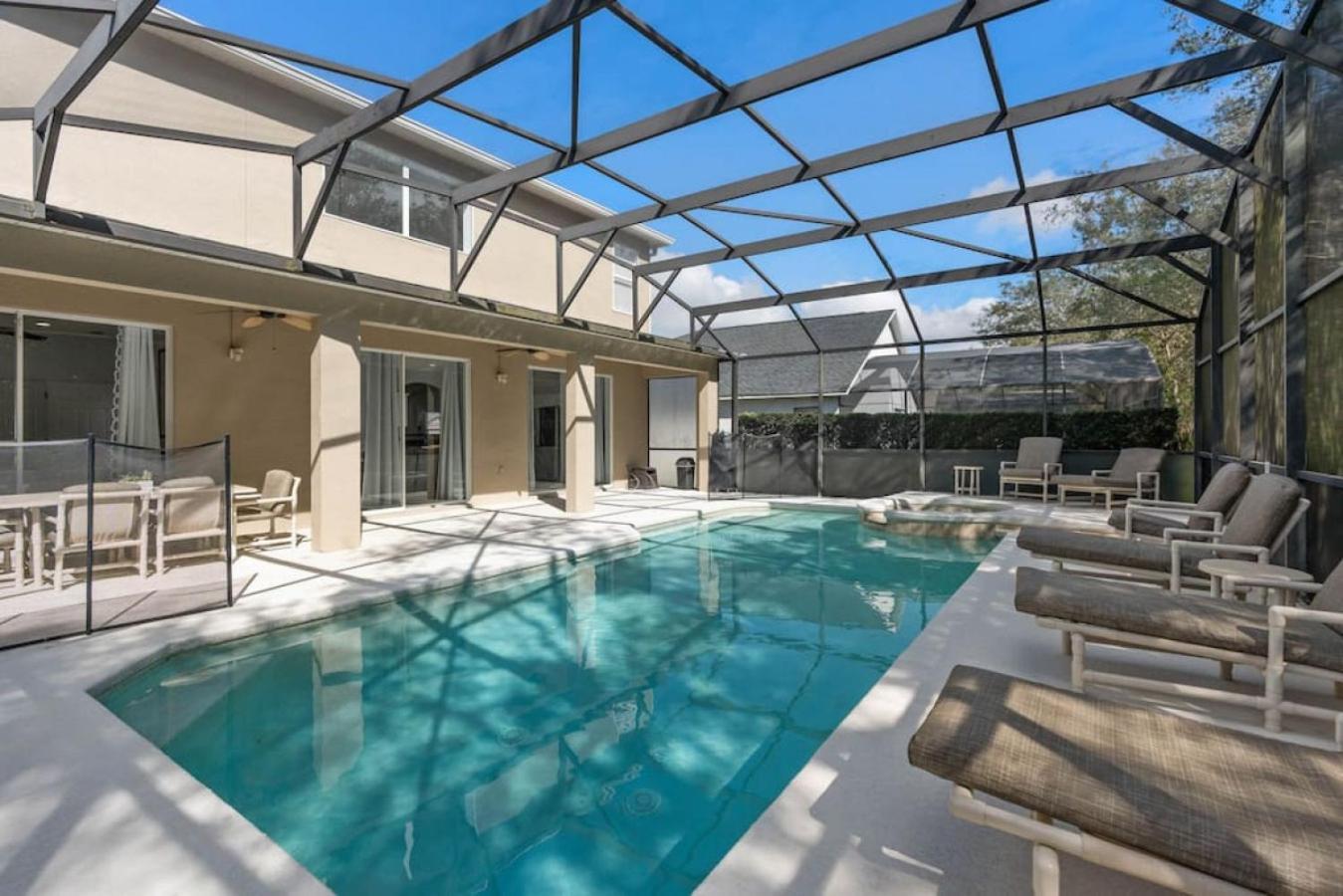 Tropical 7br Heated Pool Pet Friendly Holiday home