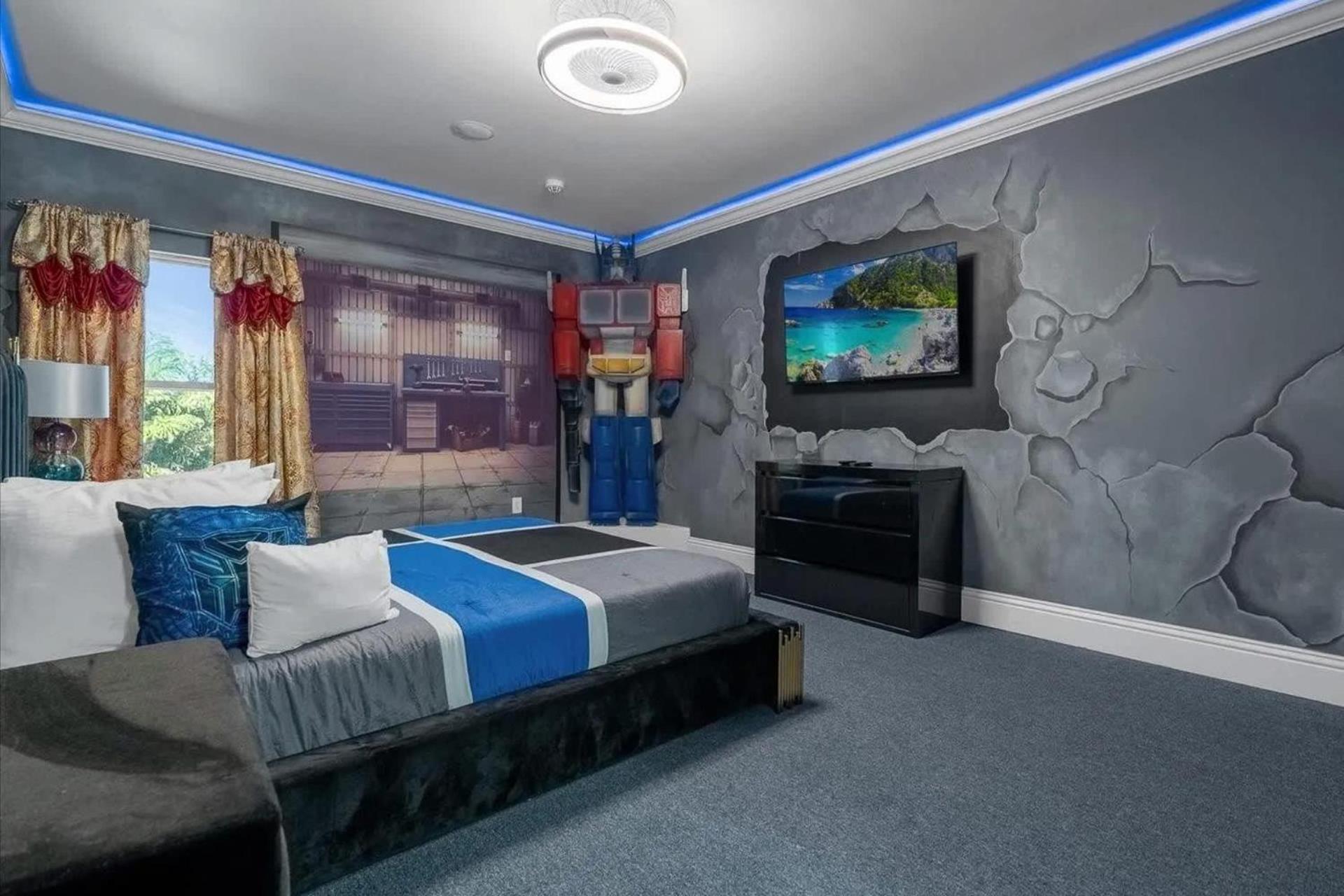 Hollywood Themed Mansion W Luxury Pool For 62 Holiday home Davenport