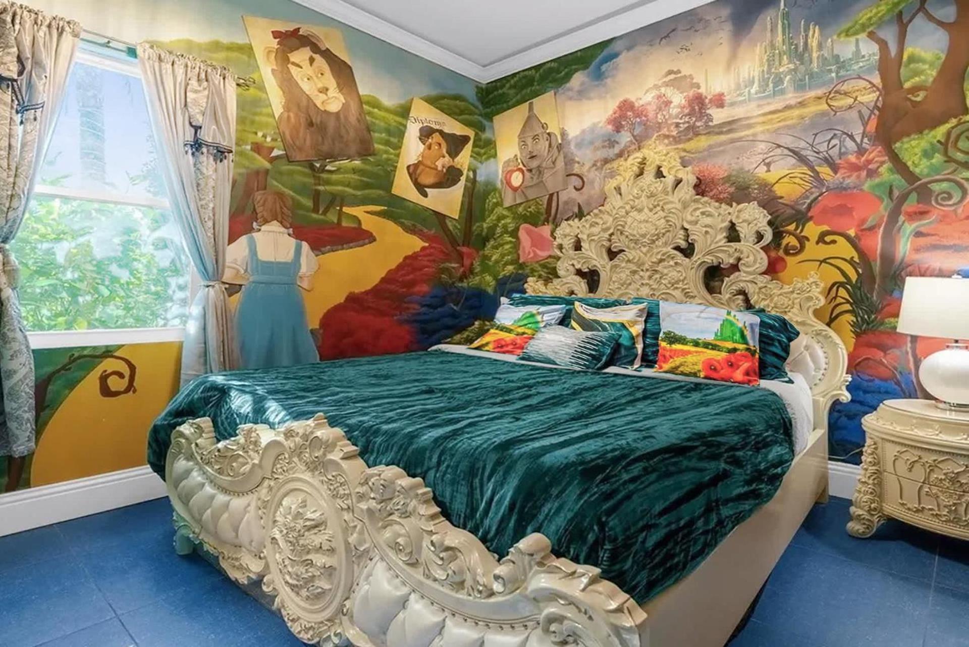Hollywood Themed Mansion W Luxury Pool For 62 Holiday home Davenport