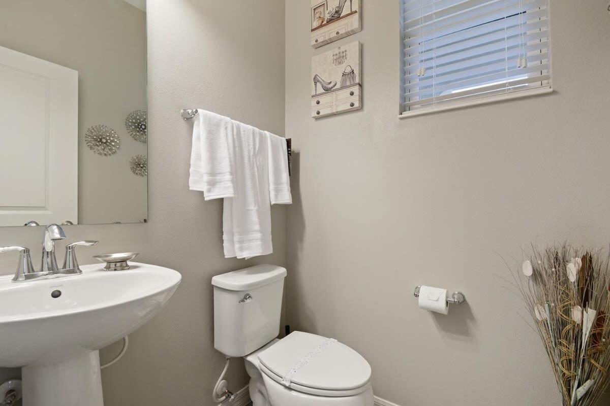 Four Bedrooms Townhome 5128