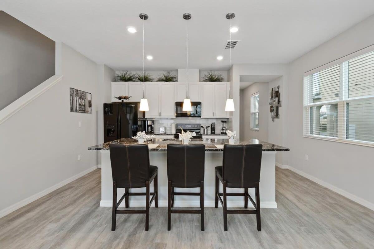 Four Bedrooms Townhome 5128