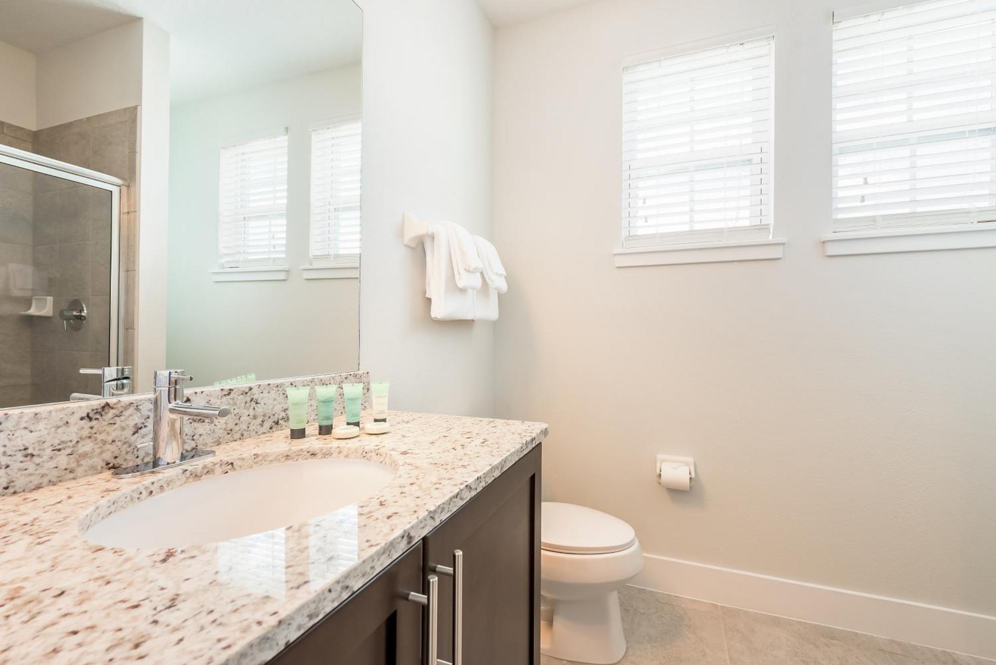 Vibrant Elite Home: Disney-adjacent With Private Pool & Amenities Orlando