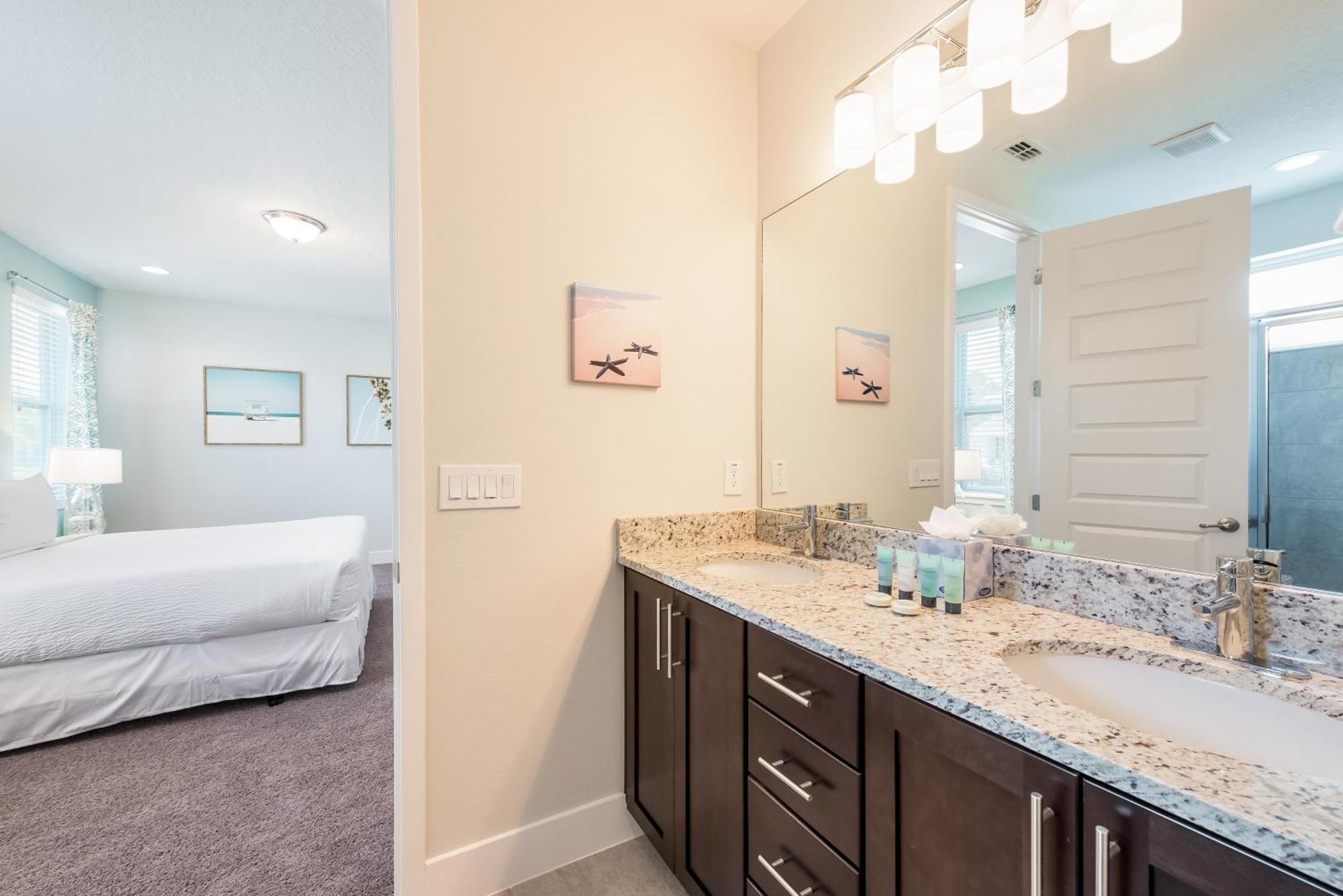 Vibrant Elite Home: Disney-adjacent With Private Pool & Amenities