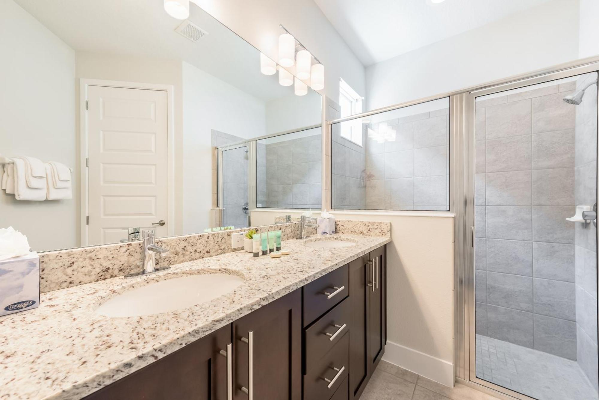 Vibrant Elite Home: Disney-adjacent With Private Pool & Amenities *