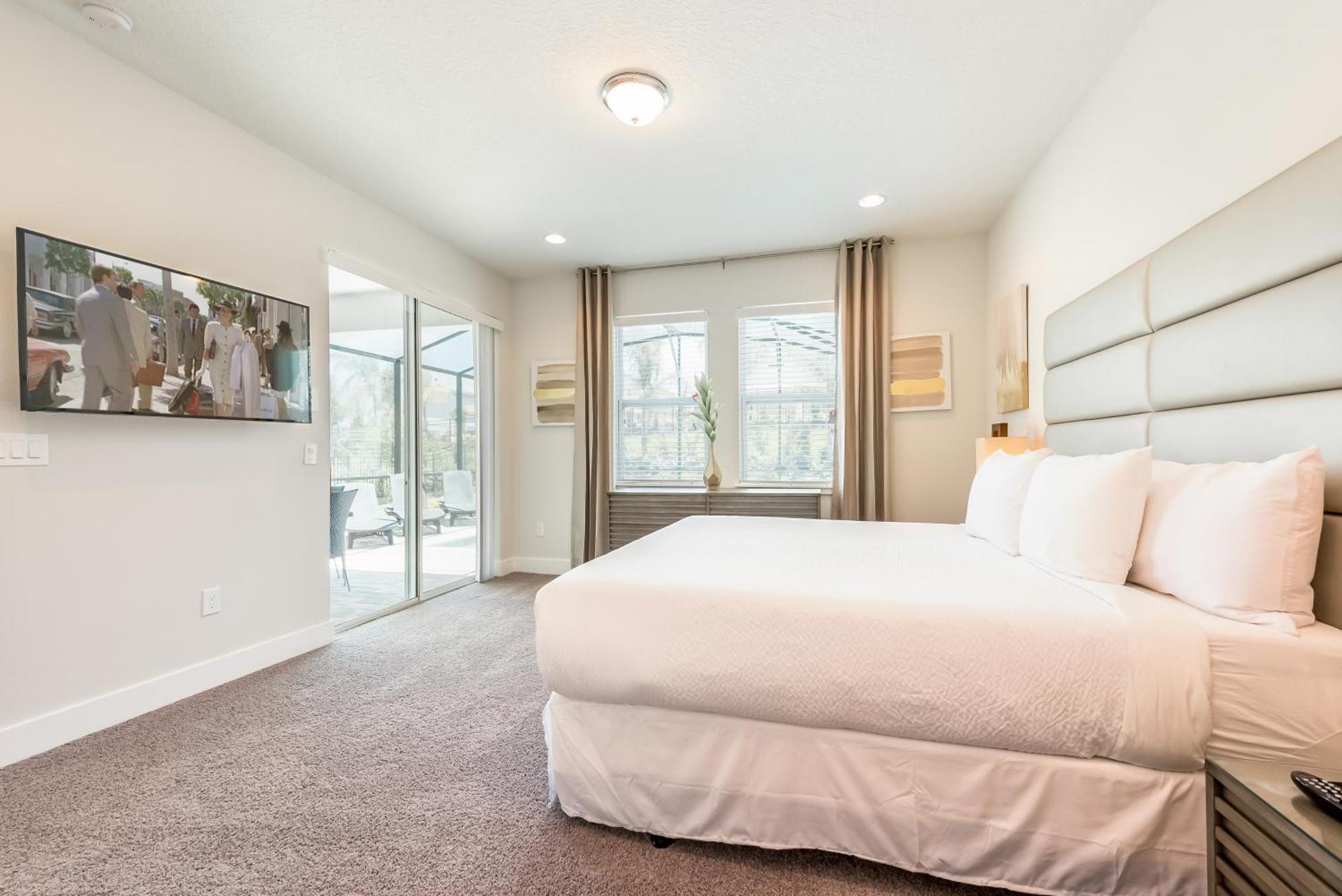 Vibrant Elite Home: Disney-adjacent With Private Pool & Amenities Orlando
