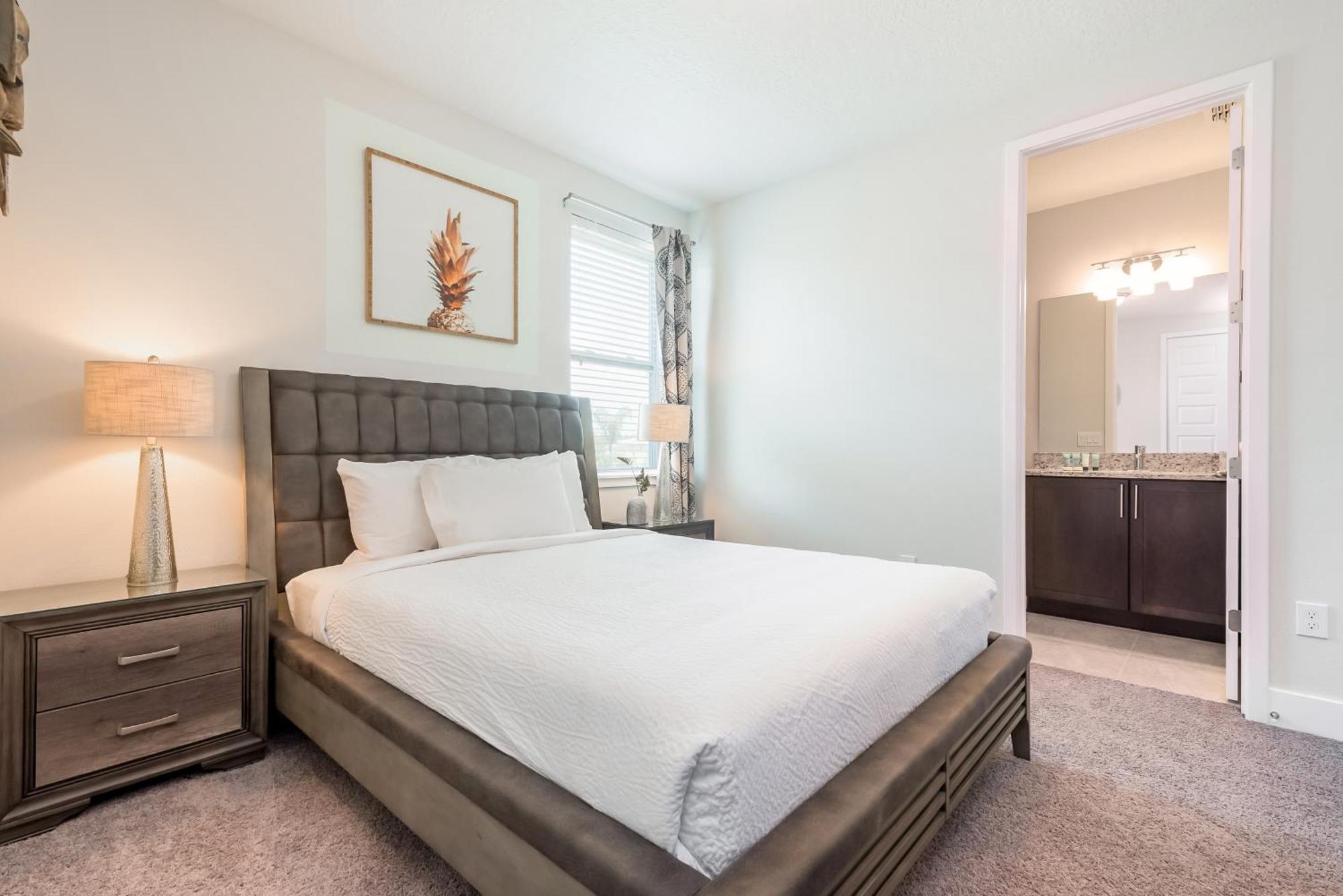 Vibrant Elite Home: Disney-adjacent With Private Pool & Amenities * Orlando