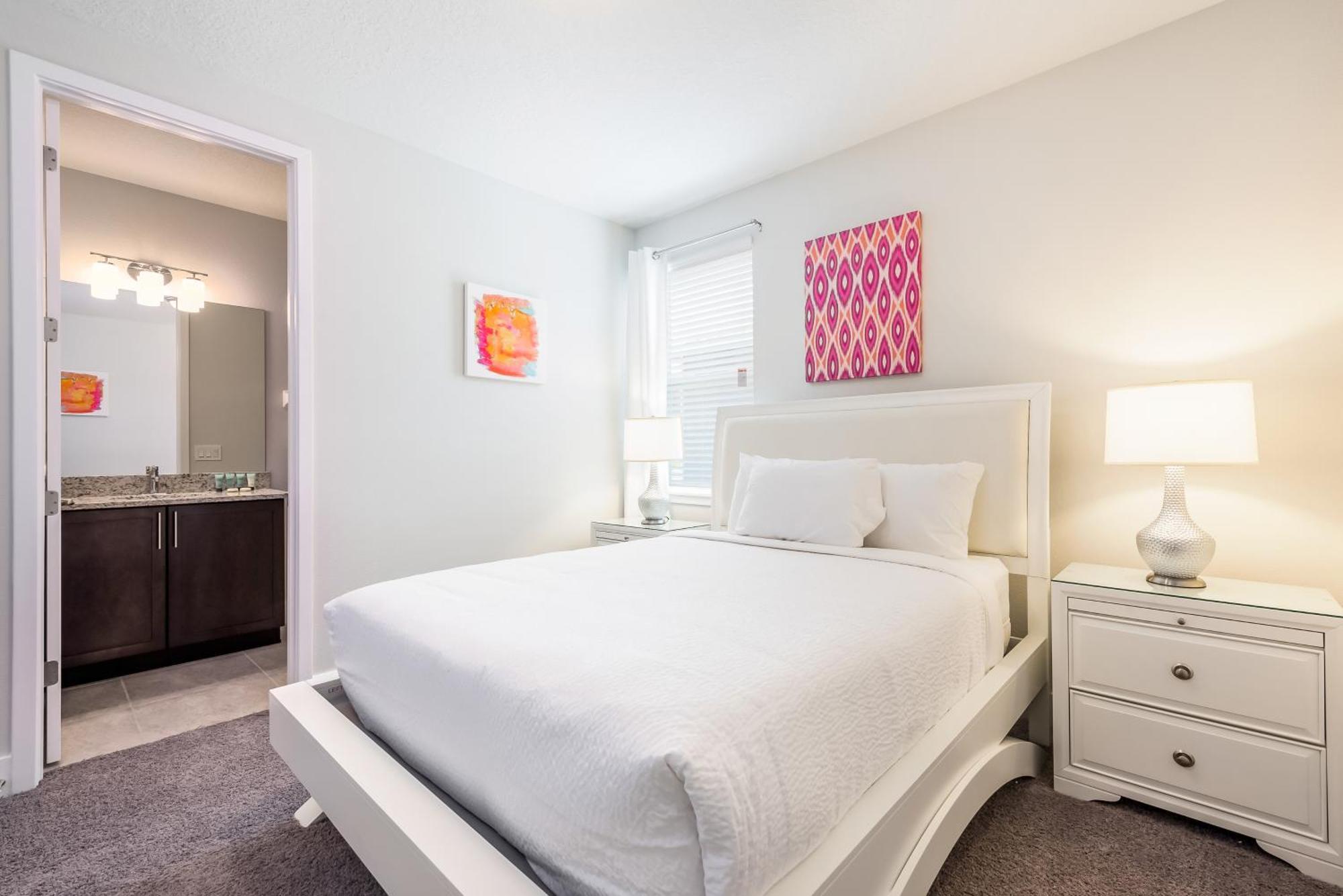 Vibrant Elite Home: Disney-adjacent With Private Pool & Amenities