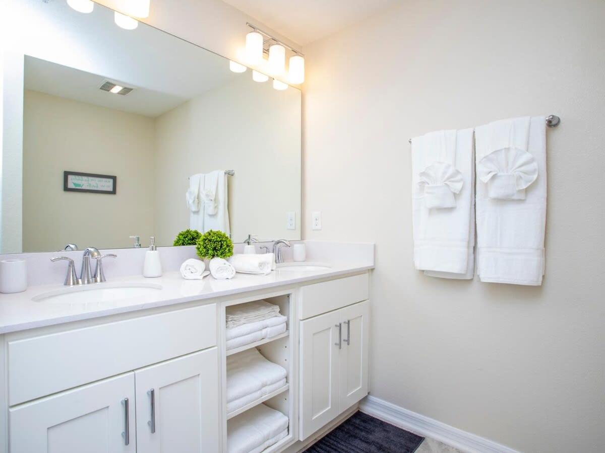 Marvelous 2 Bd Close To At Storey 106