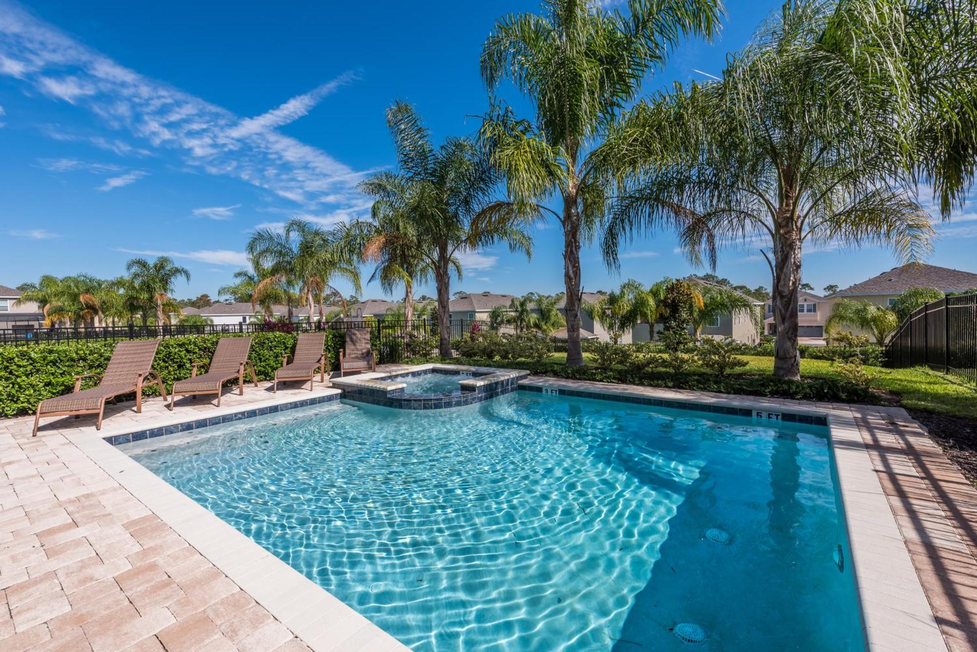 Modern With Private Pool And Jacuzzi Near By Rentyl - 7556m *